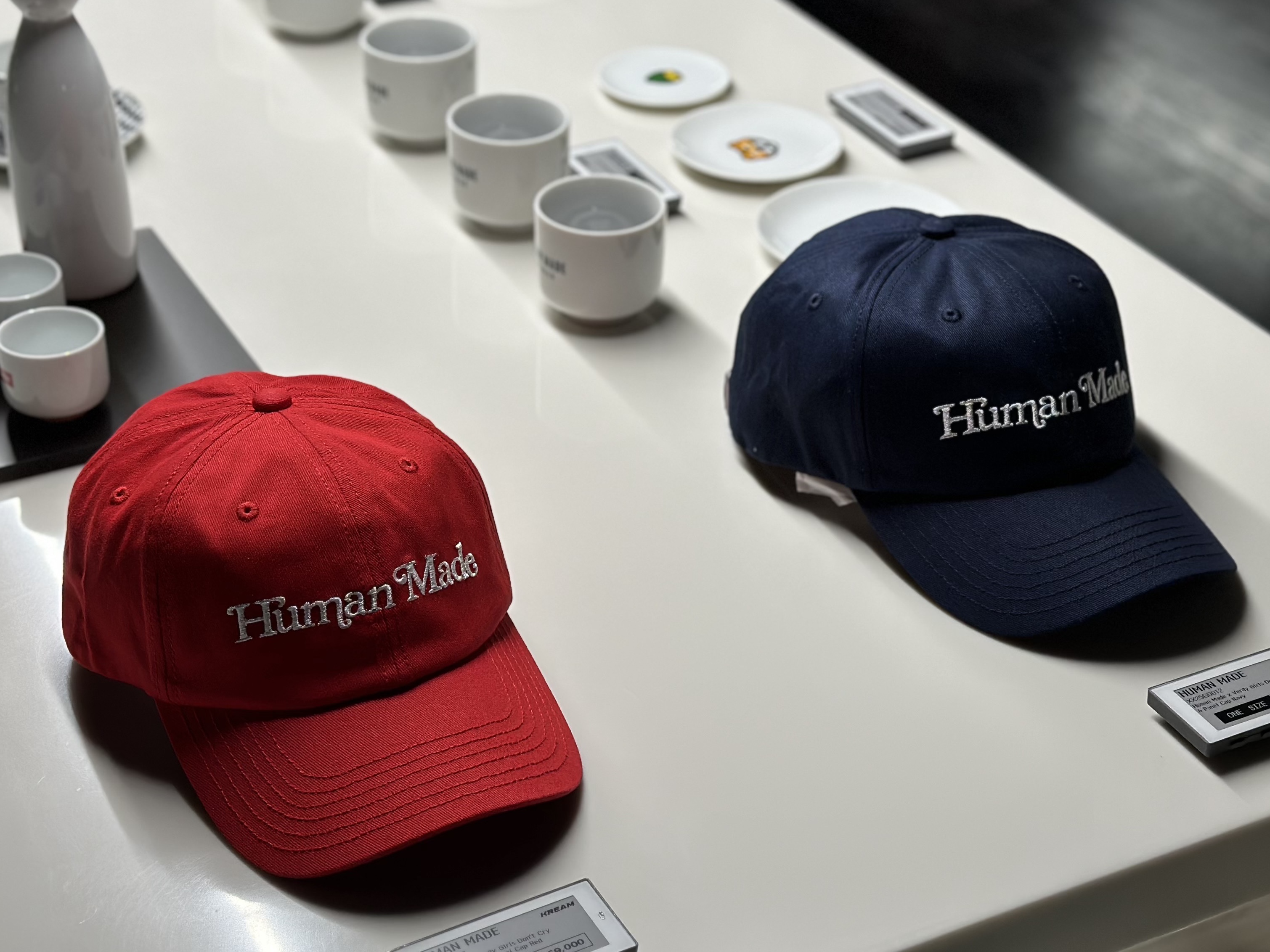 Human Made x Verdy Girls Don't Cry Valentine's Day 6-Panel Cap Red, Human Made x Verdy Girls Don't Cry White Day 6 Panel Cap Navy 착용 스타일