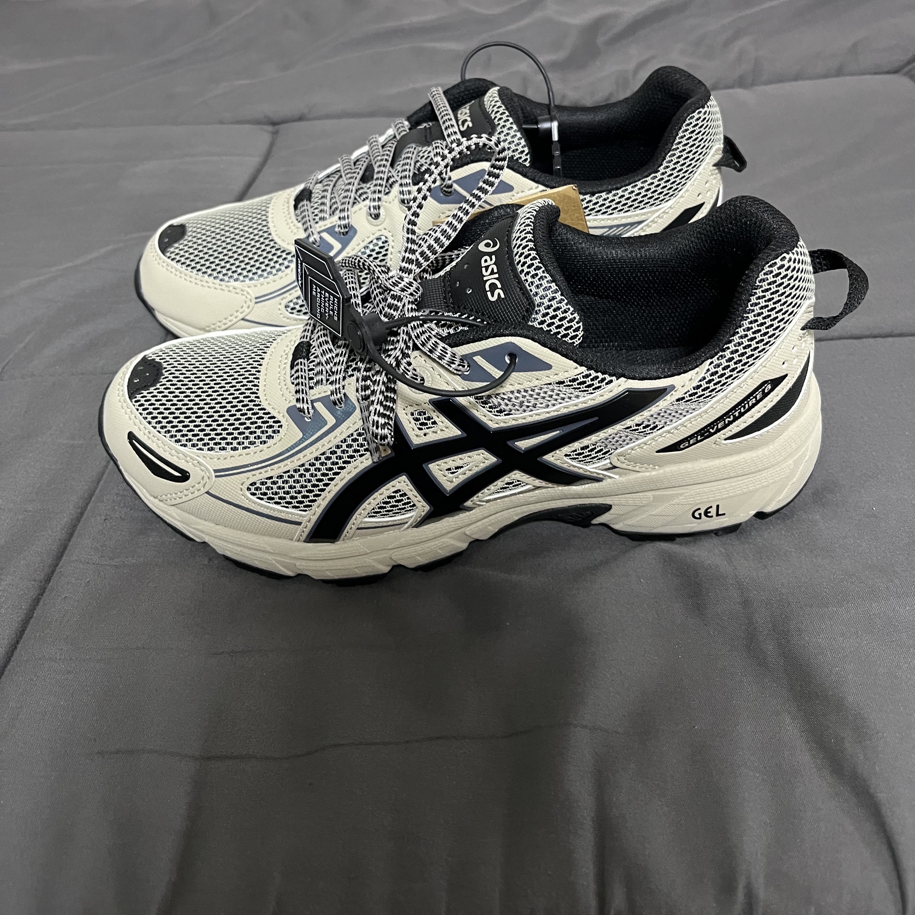 Asics Gel-Venture 6 Feather Grey Black 착용 스타일