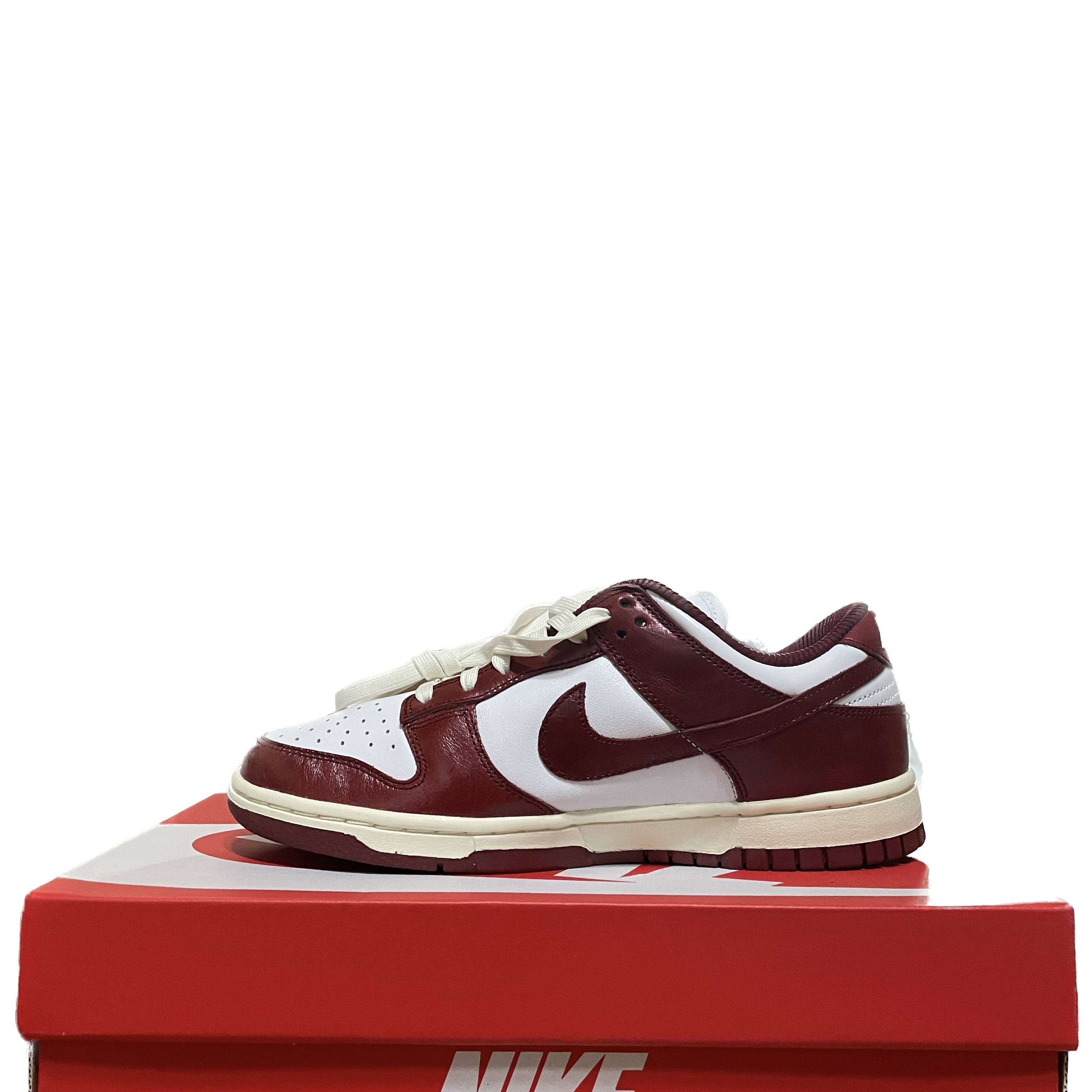 (W) Nike Dunk Low Retro PRM Team Red and White 착용 스타일