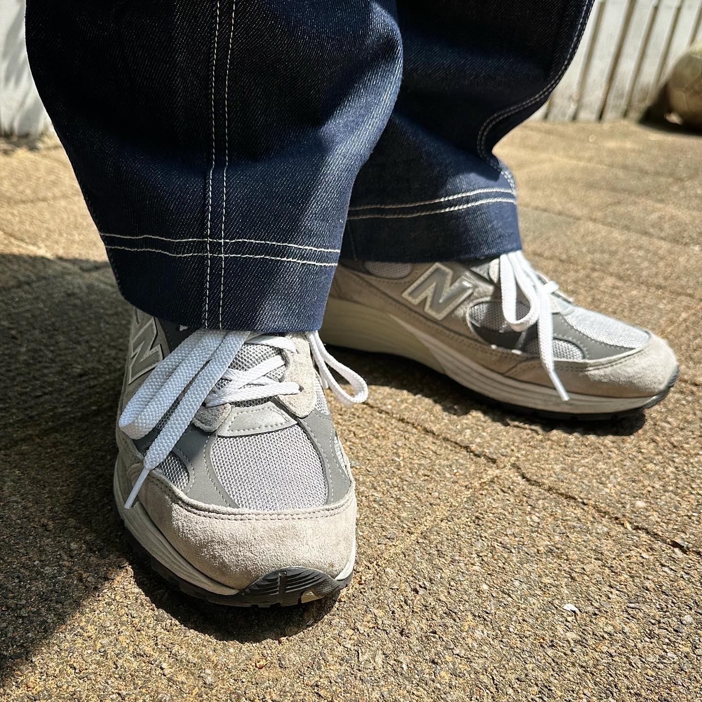 New Balance 992 Made in USA Grey - D Standard, Casetify x IAB Studio Single White Logo AirPods Pro Case Clear 착용 스타일 - 2