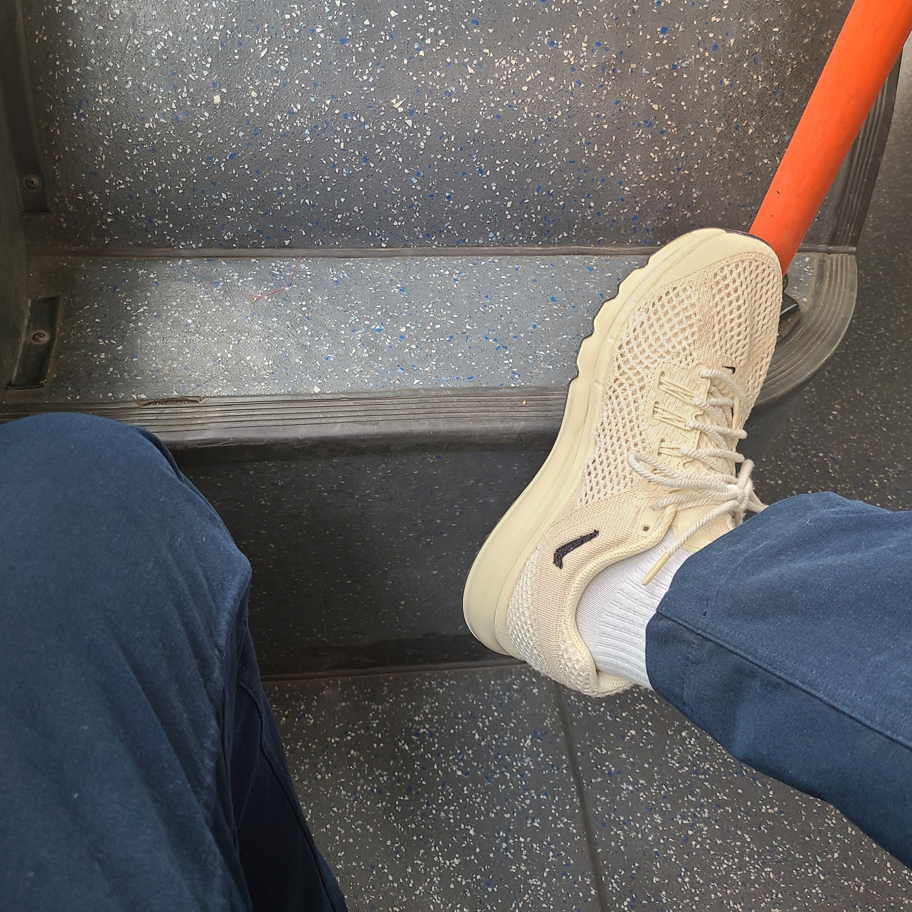 Nike x Stussy Air Max 2013 Fossil 착용 스타일 - 1