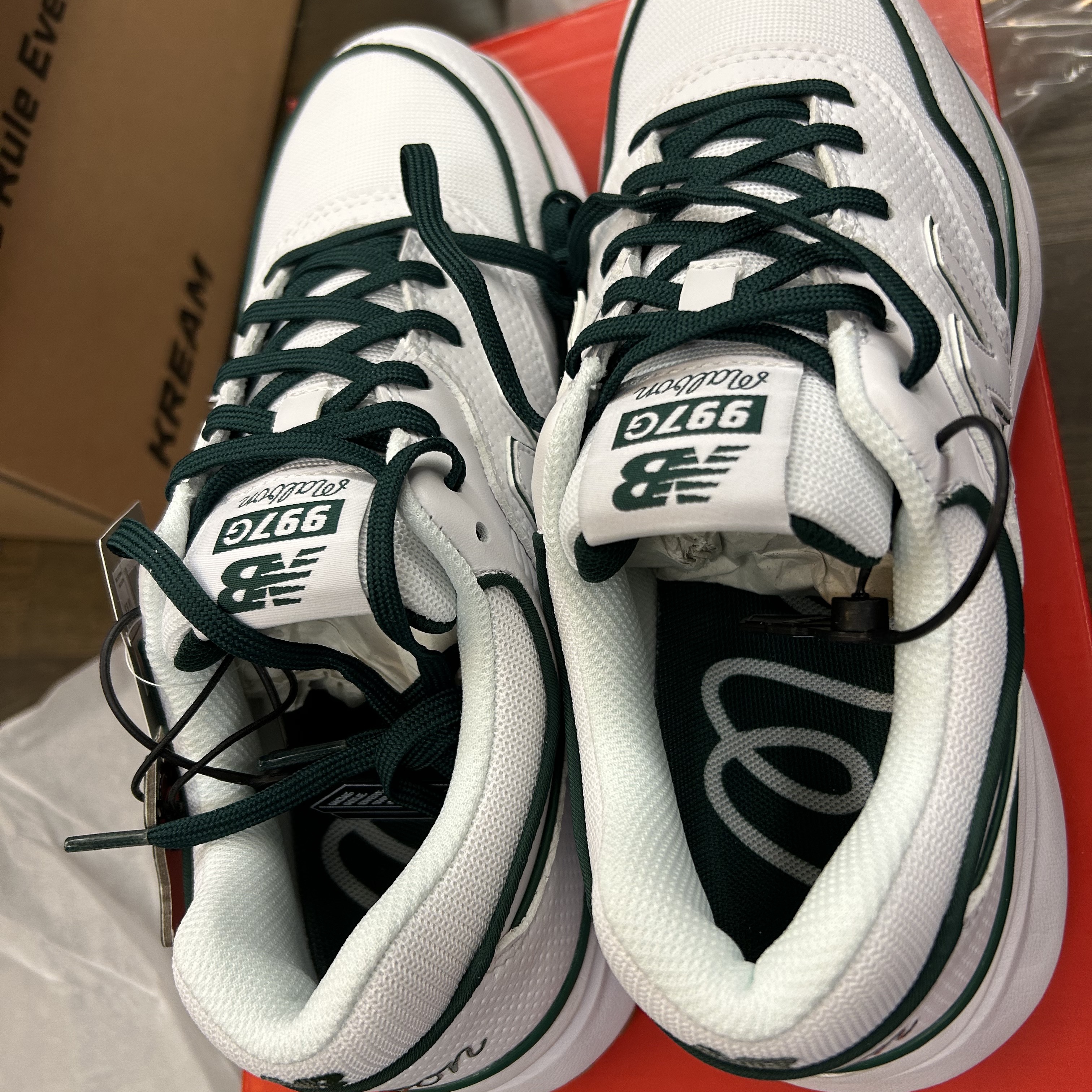 New Balance x Malbon 997 Golf White Green 착용 스타일 - 1
