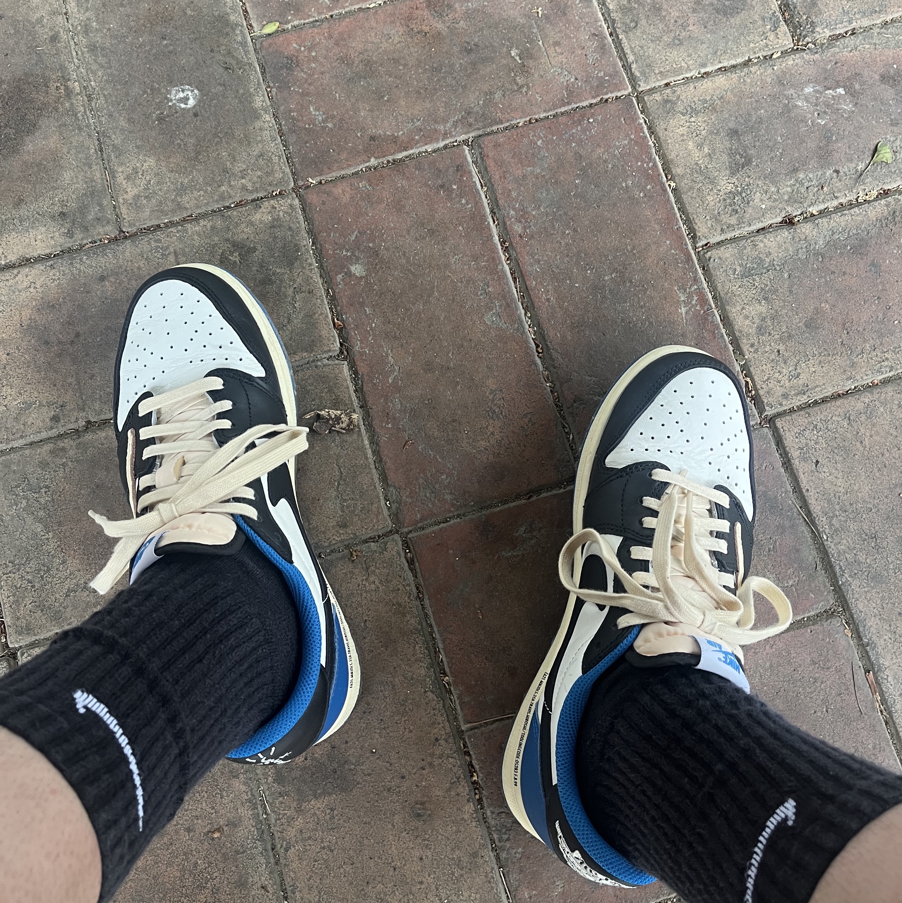 Jordan 1 x Travis Scott x Fragment Retro Low OG SP Military Blue 착용 스타일