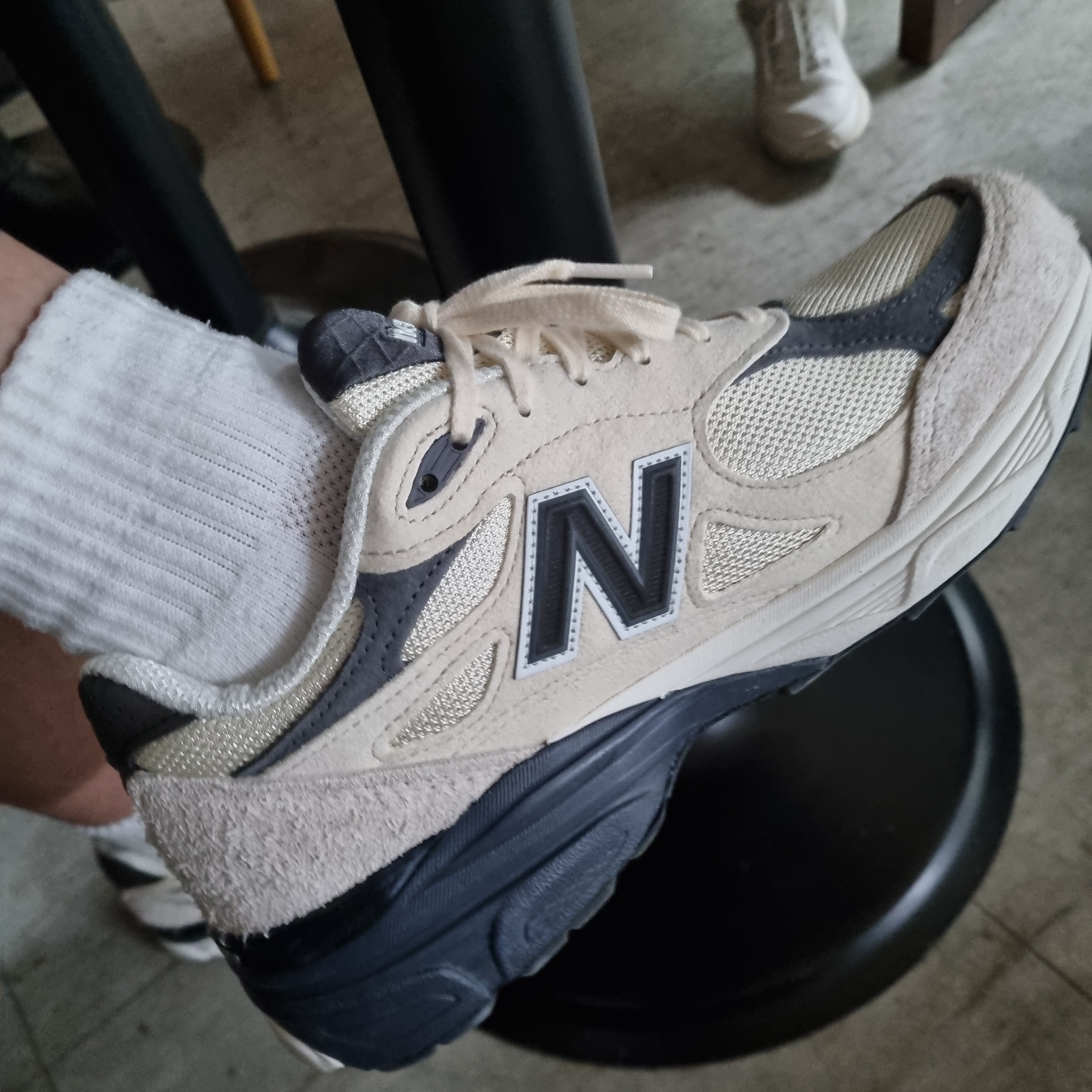 New Balance 990v3 Made in USA Moonbeam Macadamia Nut 착용 스타일