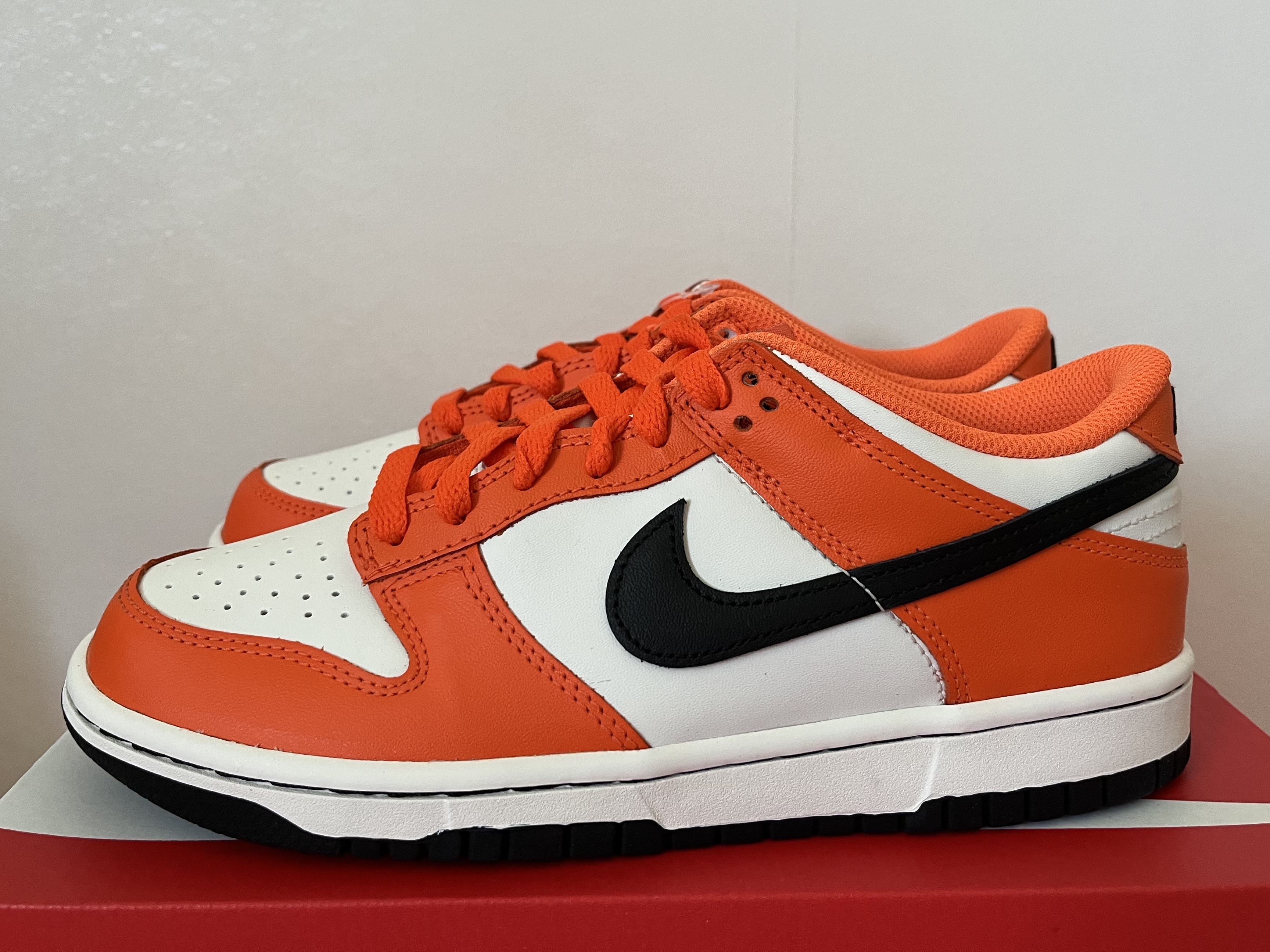 (GS) Nike Dunk Low Safety Orange 착용 스타일 - 3