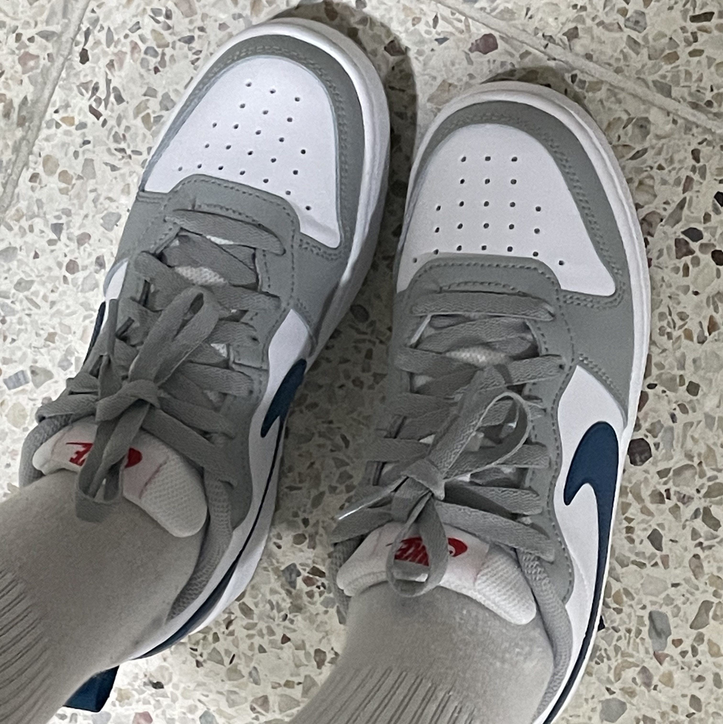 (GS) Nike Court Borough Low 2 Light Smoke Grey 착용 스타일 - 1