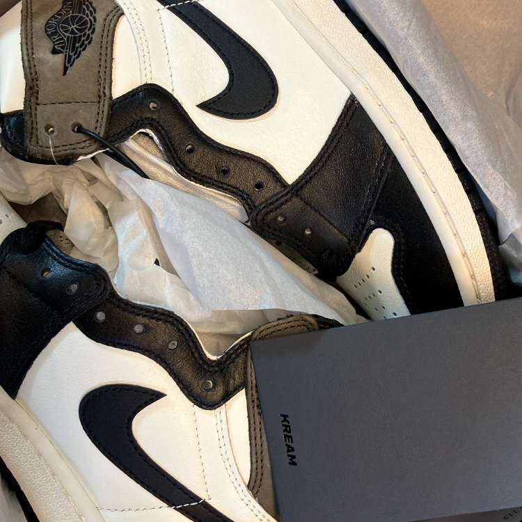 (GS) Jordan 1 Retro High OG Black Mocha 착용 스타일