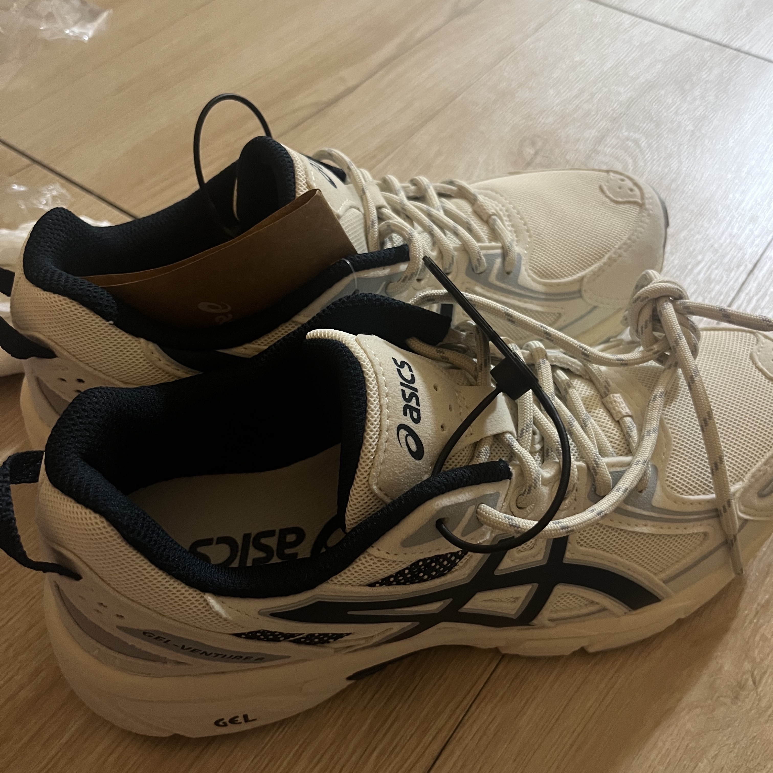 Asics Gel-Venture 6 SPS Birch French Blue 착용 스타일