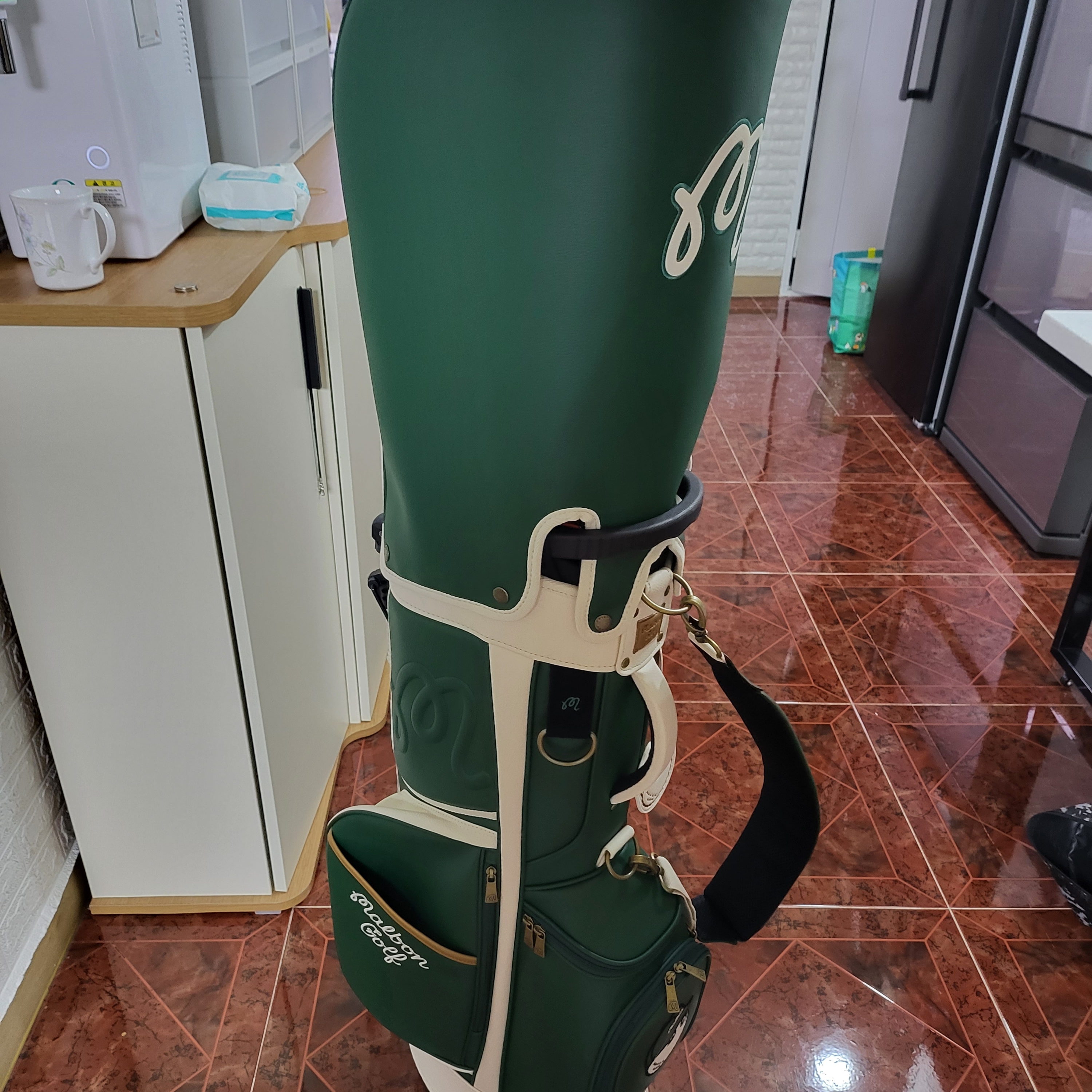 Malbon Golf M Bucket Classic Stand Bag Green 착용 스타일 - 2
