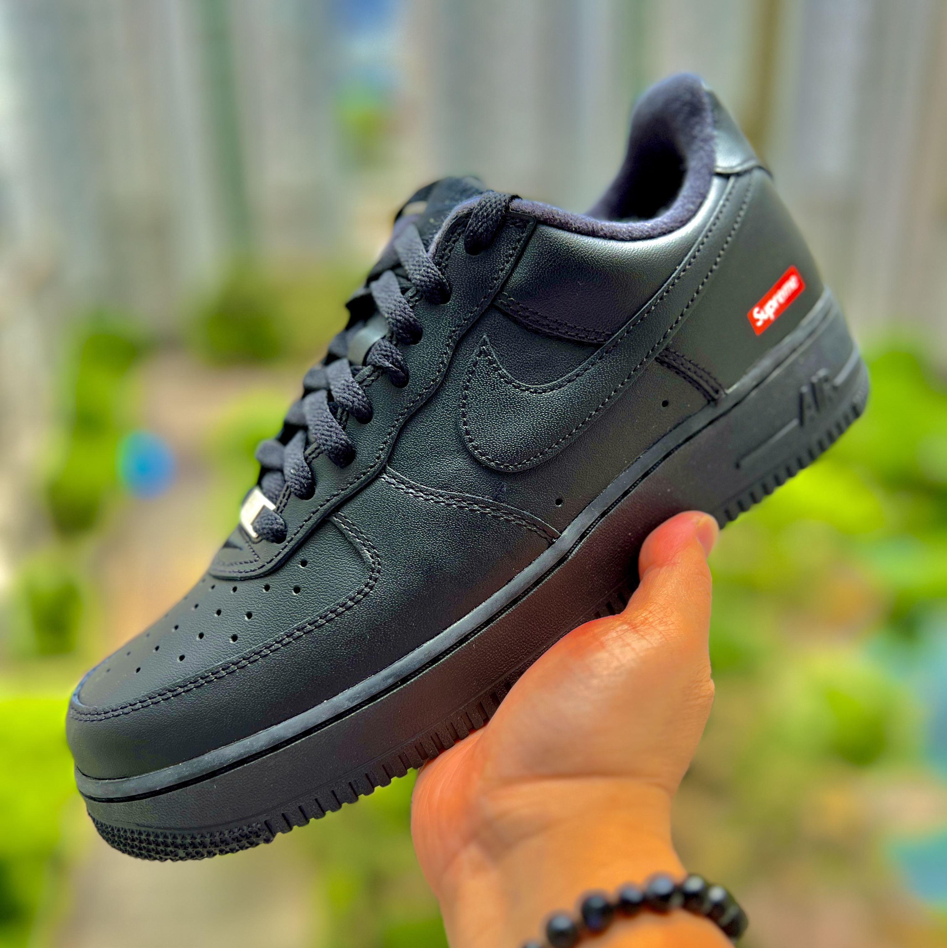 Nike x Supreme Air Force 1 Low Black 착용 스타일 - 1