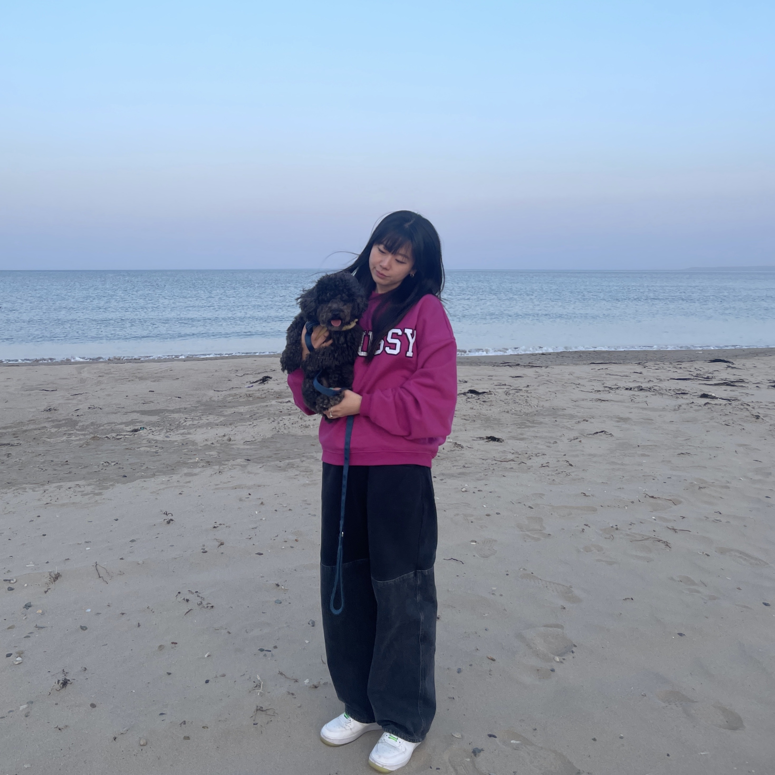 Stussy Relaxed Oversized Crew Magenta, (W) Nike Air Force 1 '07 Low White 착용 스타일