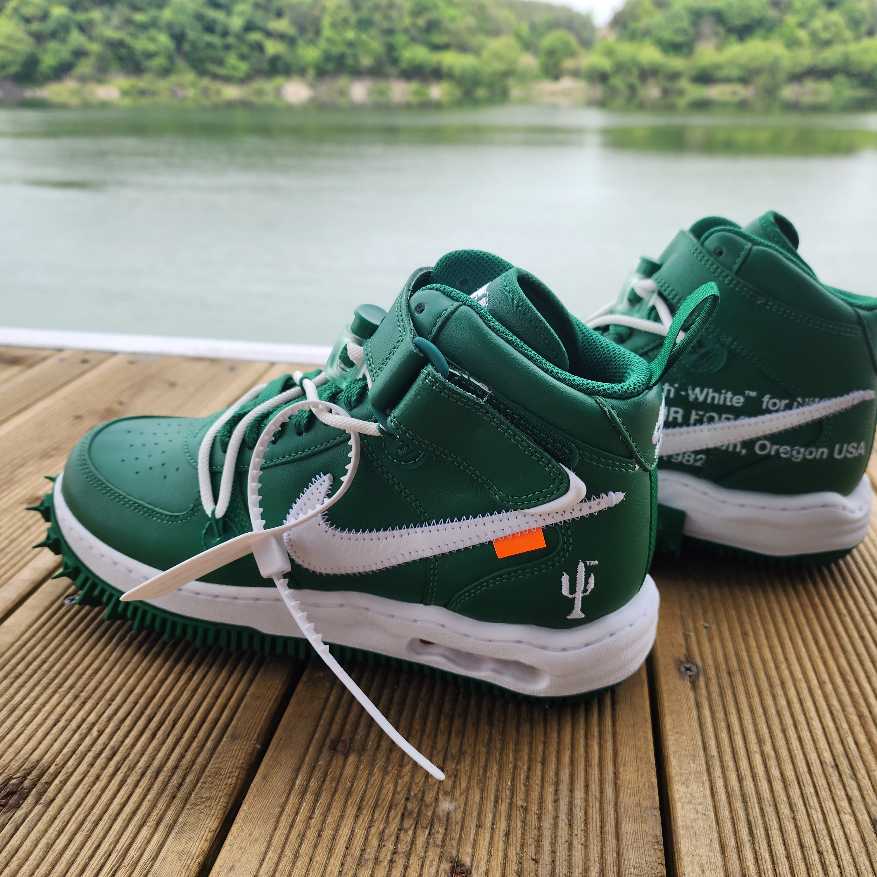Nike x Off-White Air Force 1 Mid SP Leather Pine Green 착용 스타일