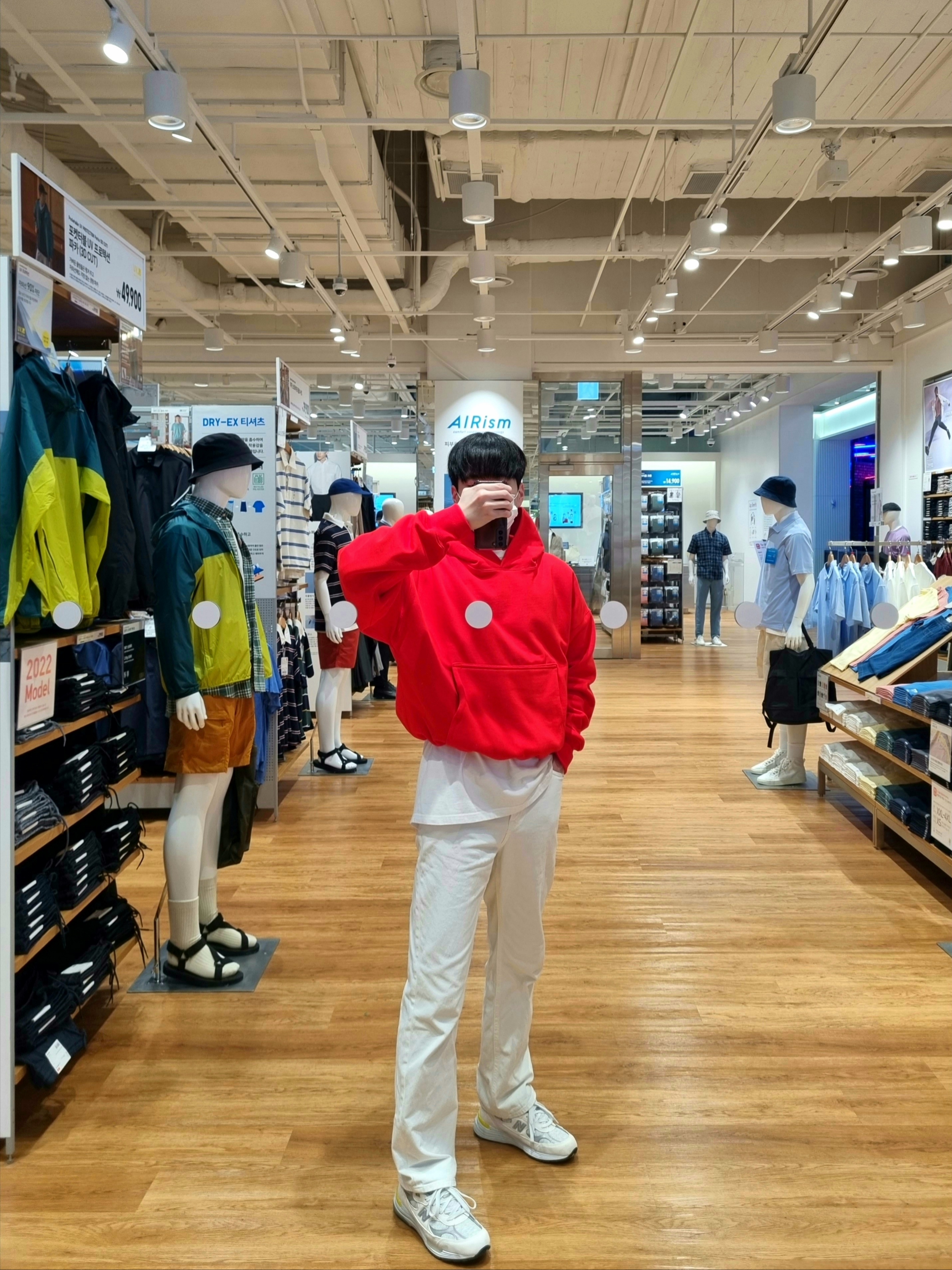 (W) New Balance 992 Made in USA White Cyclone, Yeezy Gap Hoodie Red 착용 스타일