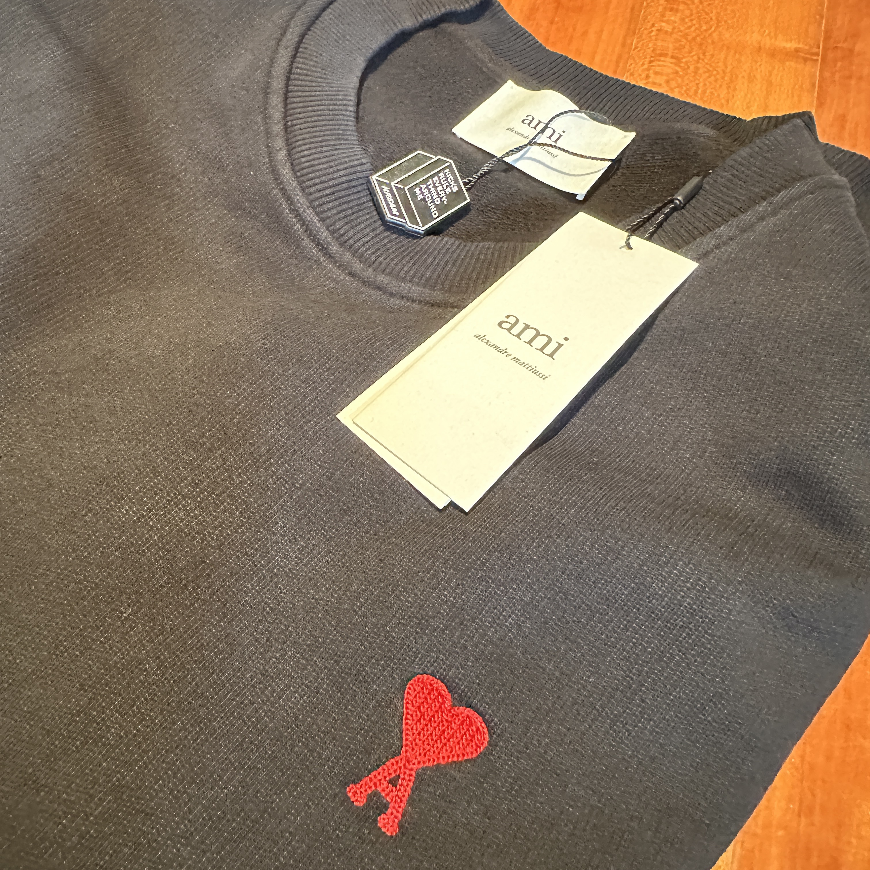 AMI de Coeur Sweatshirt Black 착용 스타일 - 1