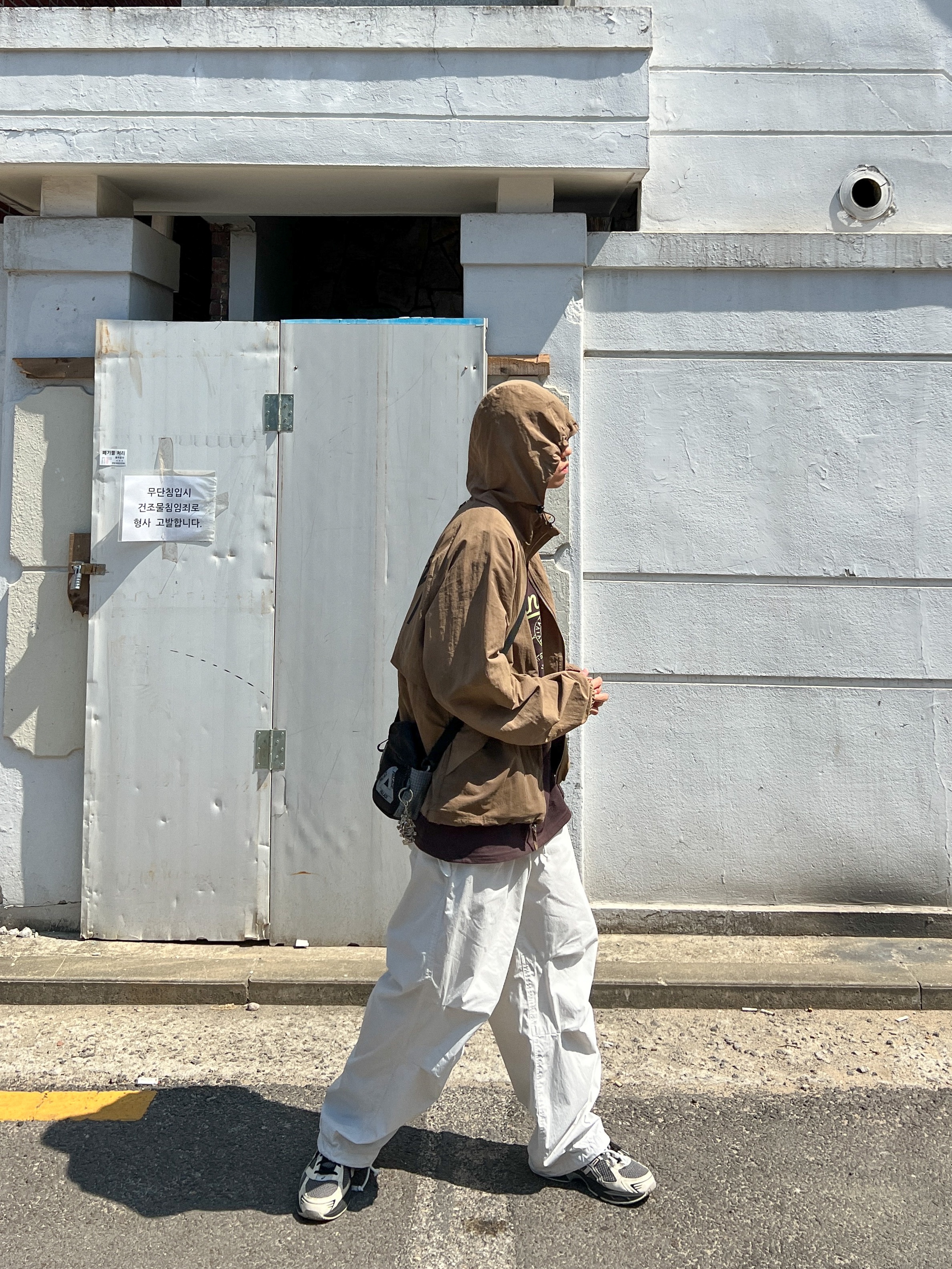 Stussy Wave Dye Beach Shell Jacket Brown, Stussy Nyco Over Trousers Bone 착용 스타일 - 4