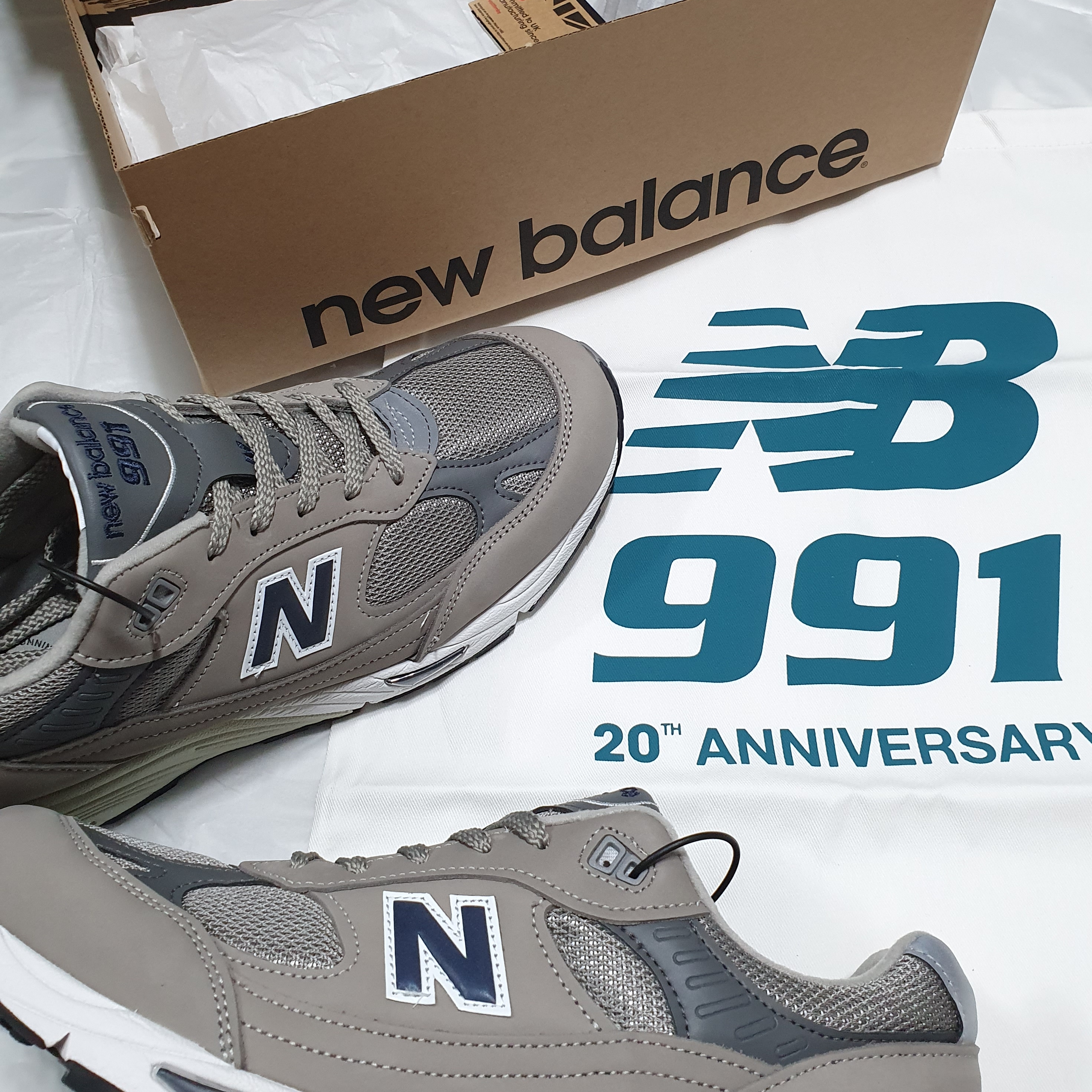 New Balance 991 Made in UK 20th Anniversary Grey 착용 스타일 - 1