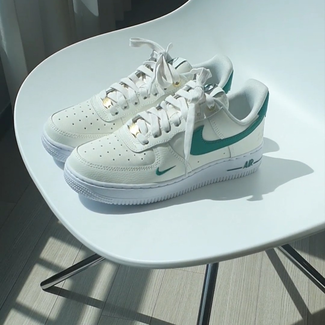 (W) Nike Air Force 1 '07 SE 40th Anniversary Join Forces Sail Malachite 착용 스타일 - 5