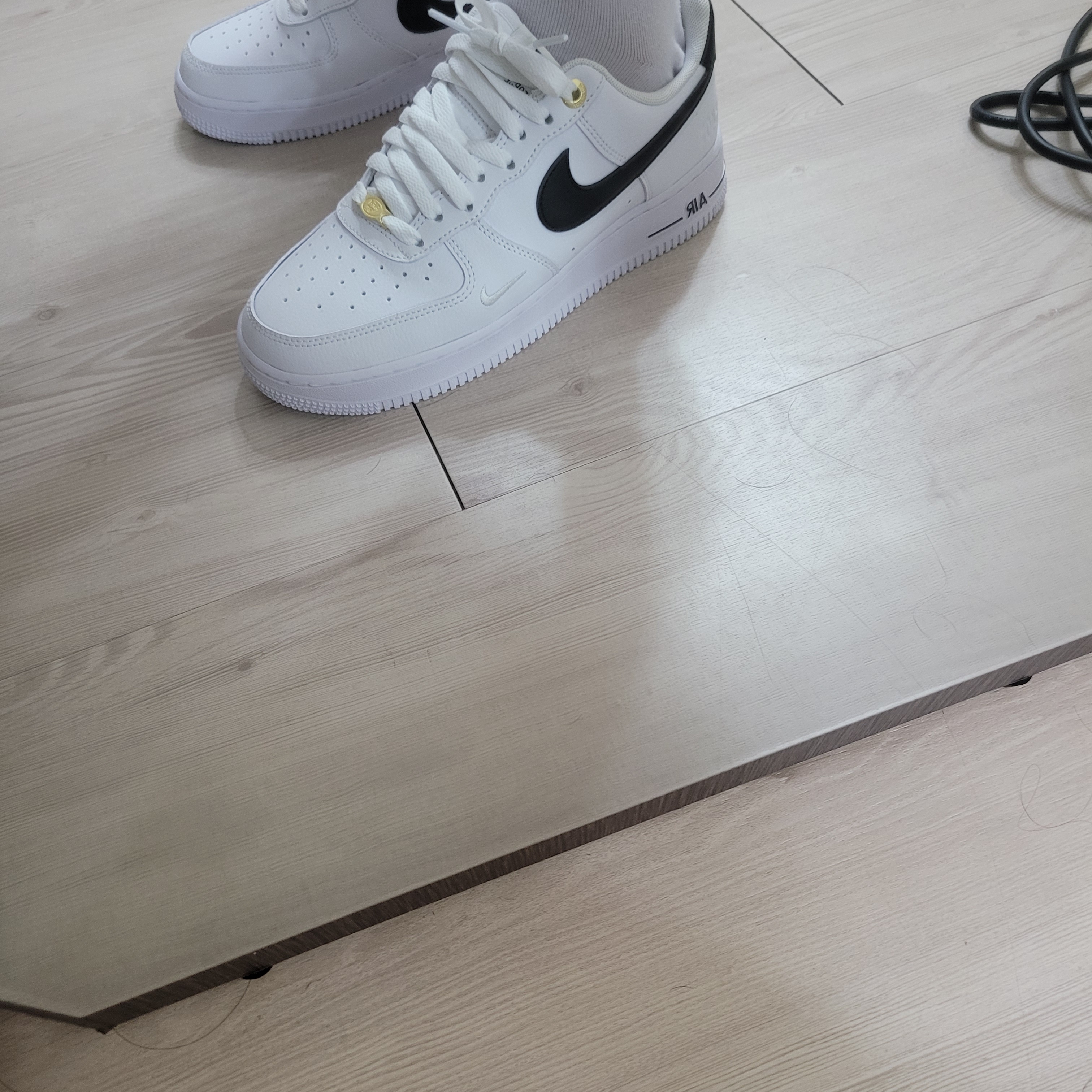 Nike Air Force 1 '07 LV8 40th Anniversary Join Forces White Black 착용 스타일