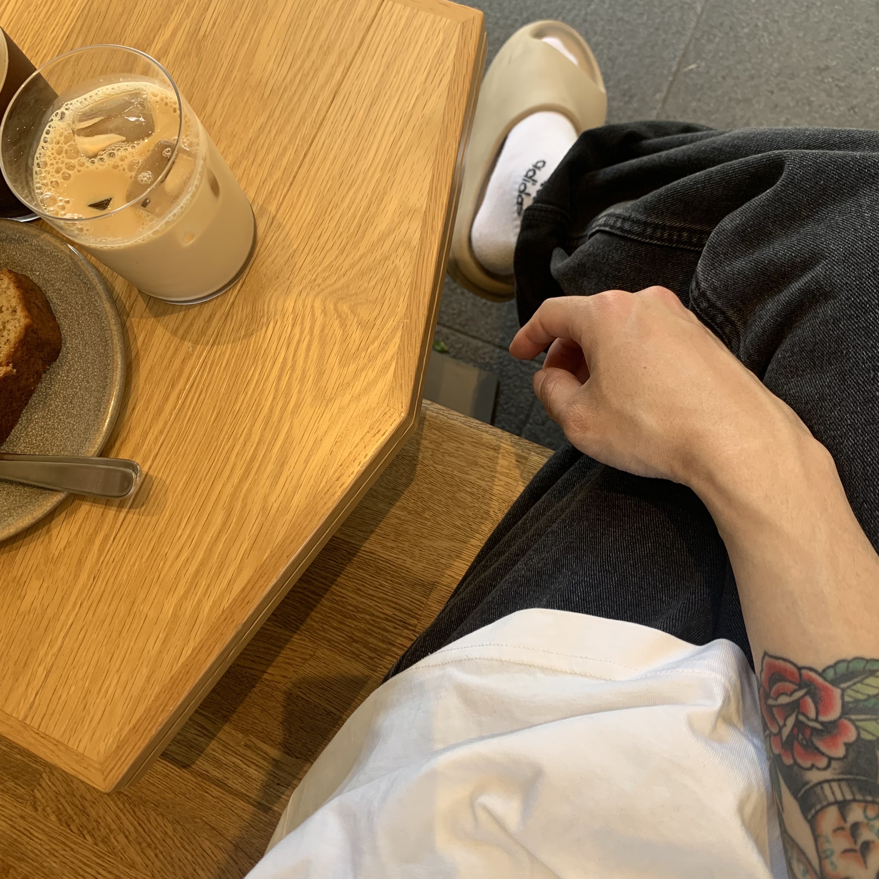 Adidas Yeezy Slide Pure - Re-Release Ver. 착용 스타일