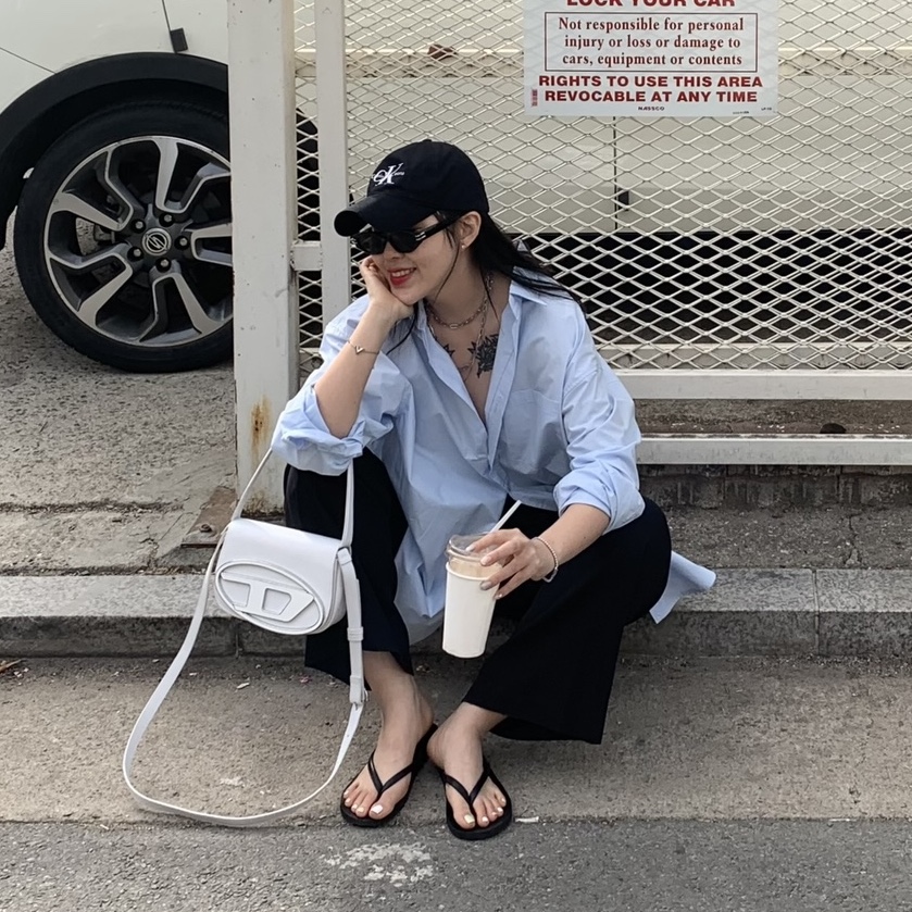 Diesel 1DR Shoulder Bag in Nappa Leather White 착용 스타일 - 3