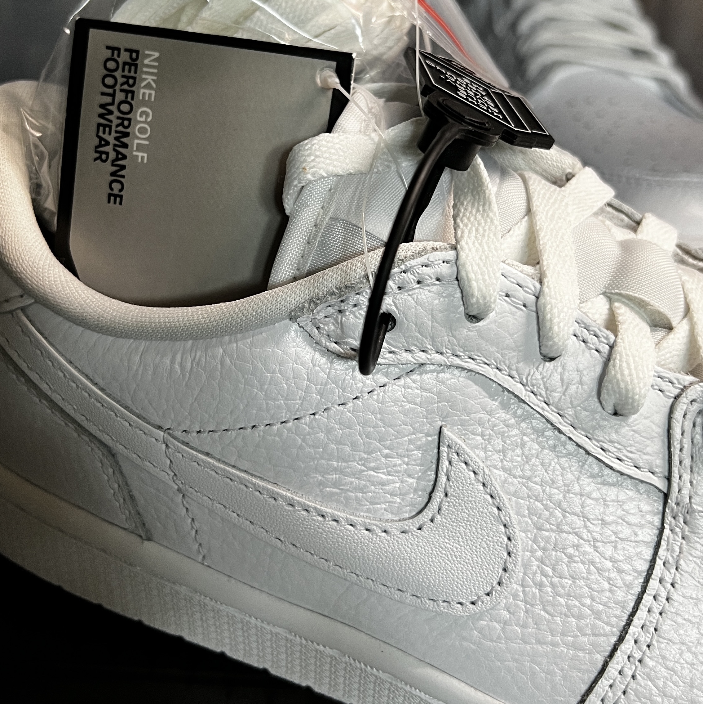 Jordan 1 Low Golf Triple White 착용 스타일 - 2
