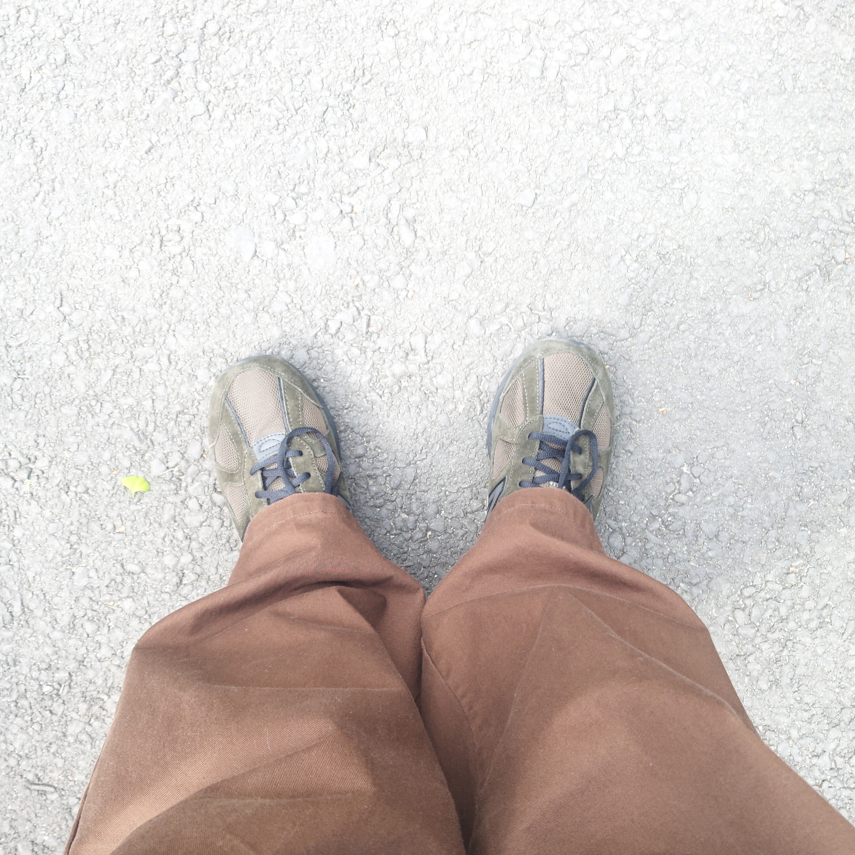 New Balance 878 Khaki 착용 스타일