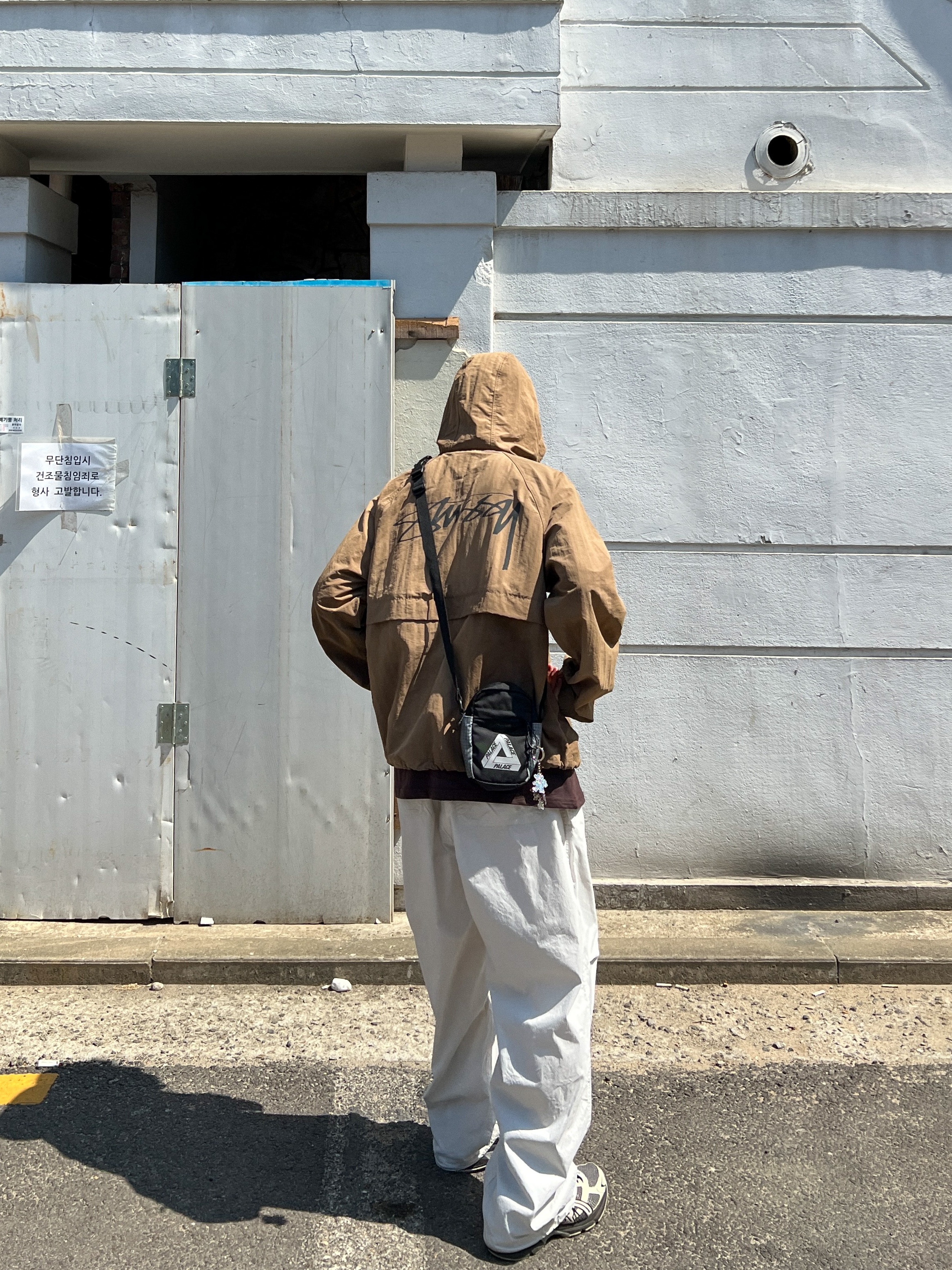 Stussy Wave Dye Beach Shell Jacket Brown, Stussy Nyco Over Trousers Bone 착용 스타일 - 3