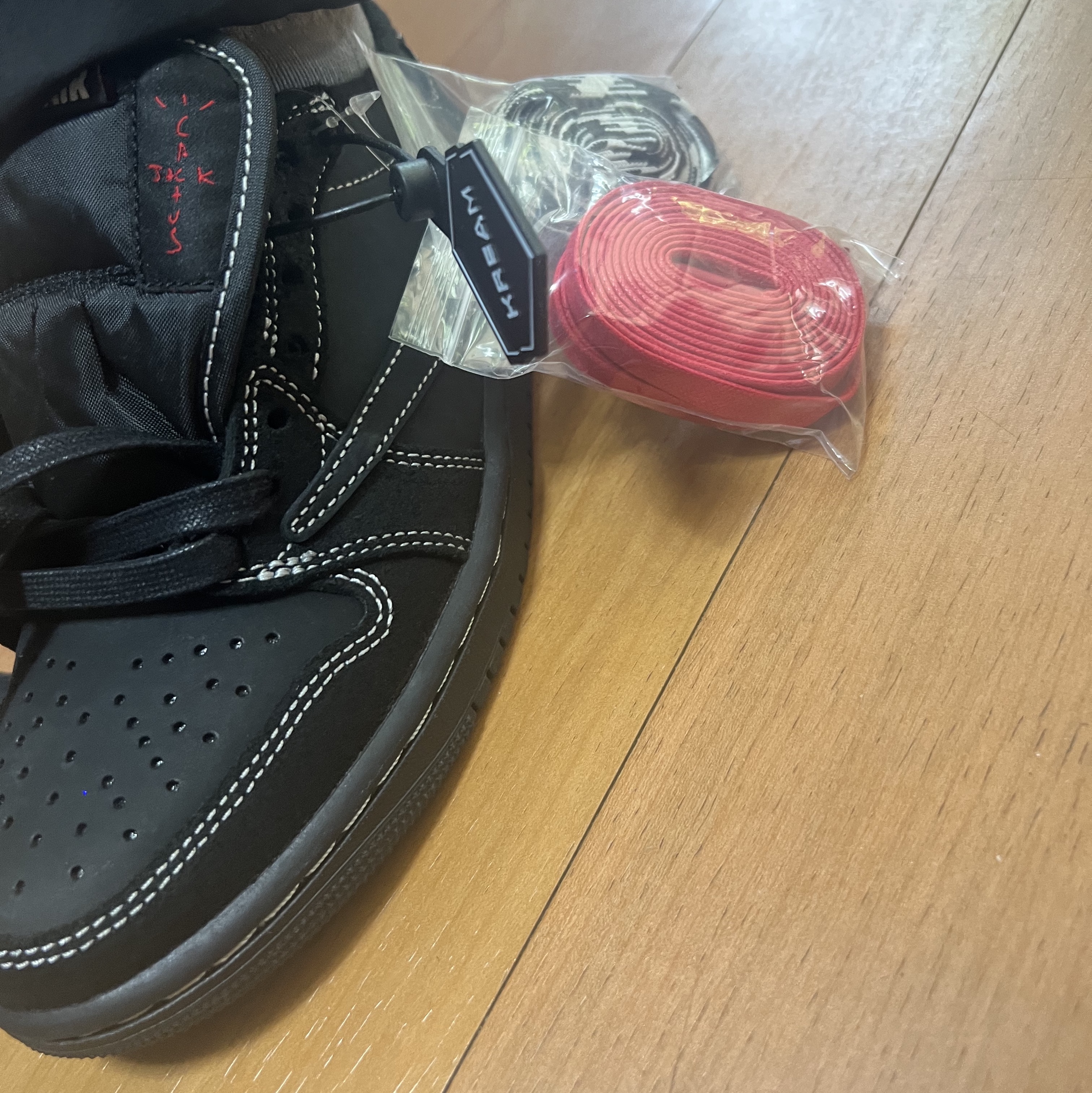 Jordan 1 x Travis Scott Retro Low OG SP Black Phantom 착용 스타일