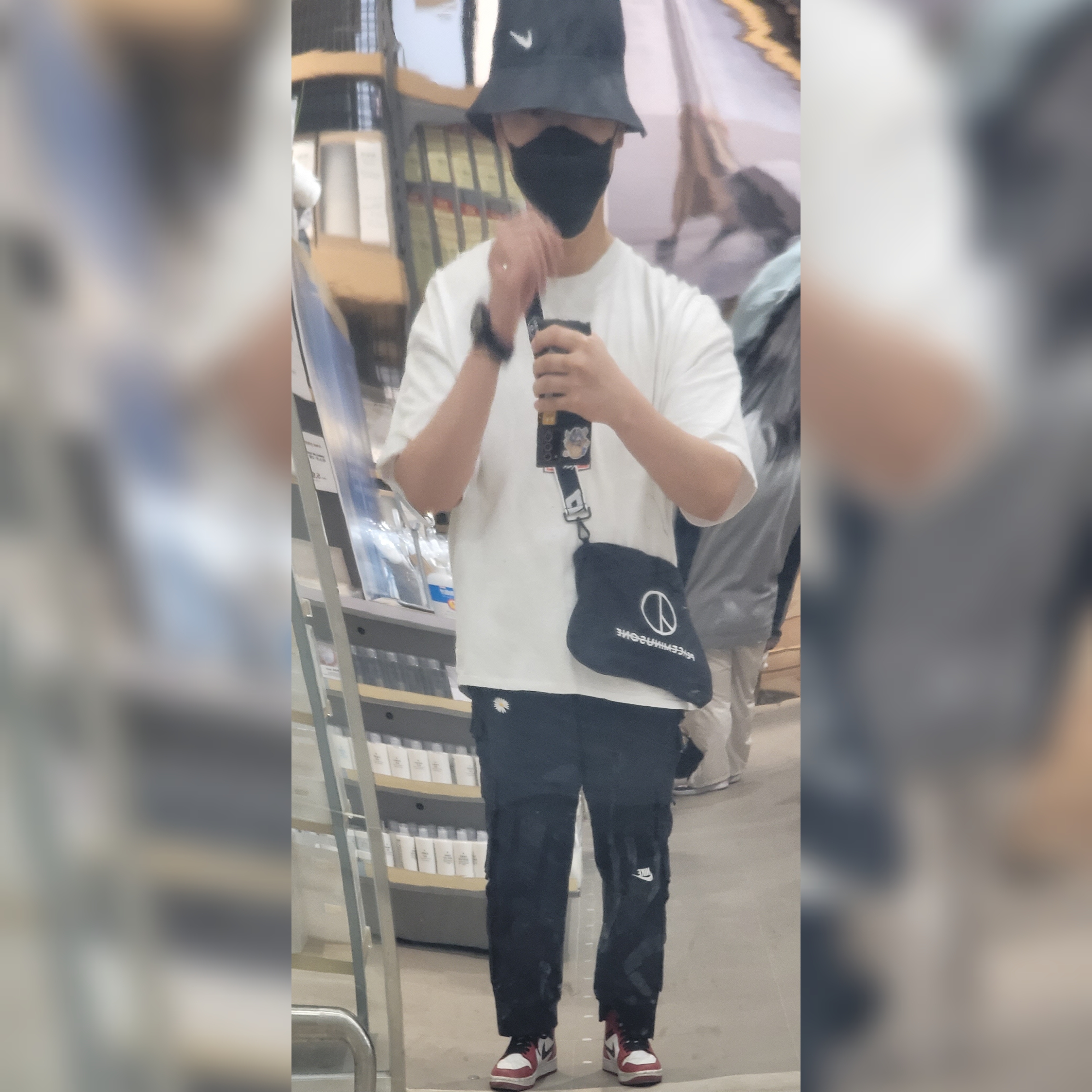 Nike x Peaceminusone Wide Pants Black (DR0096-010), Jordan 1 Mid Chicago 2020 착용 스타일 - 2