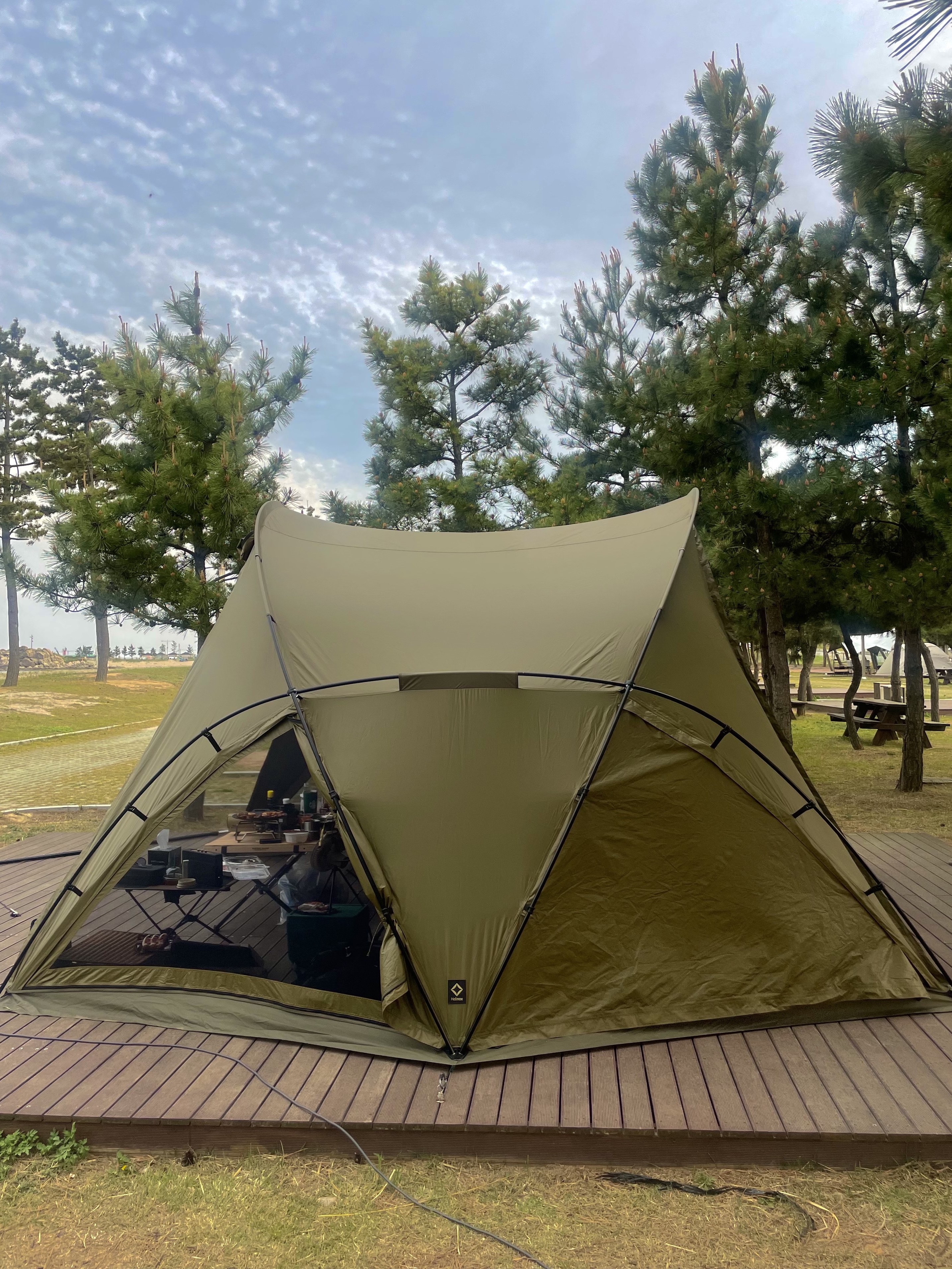 Helinox Tactical V-Tarp 4.0 R1 Coyote Tan 착용 스타일 - 2