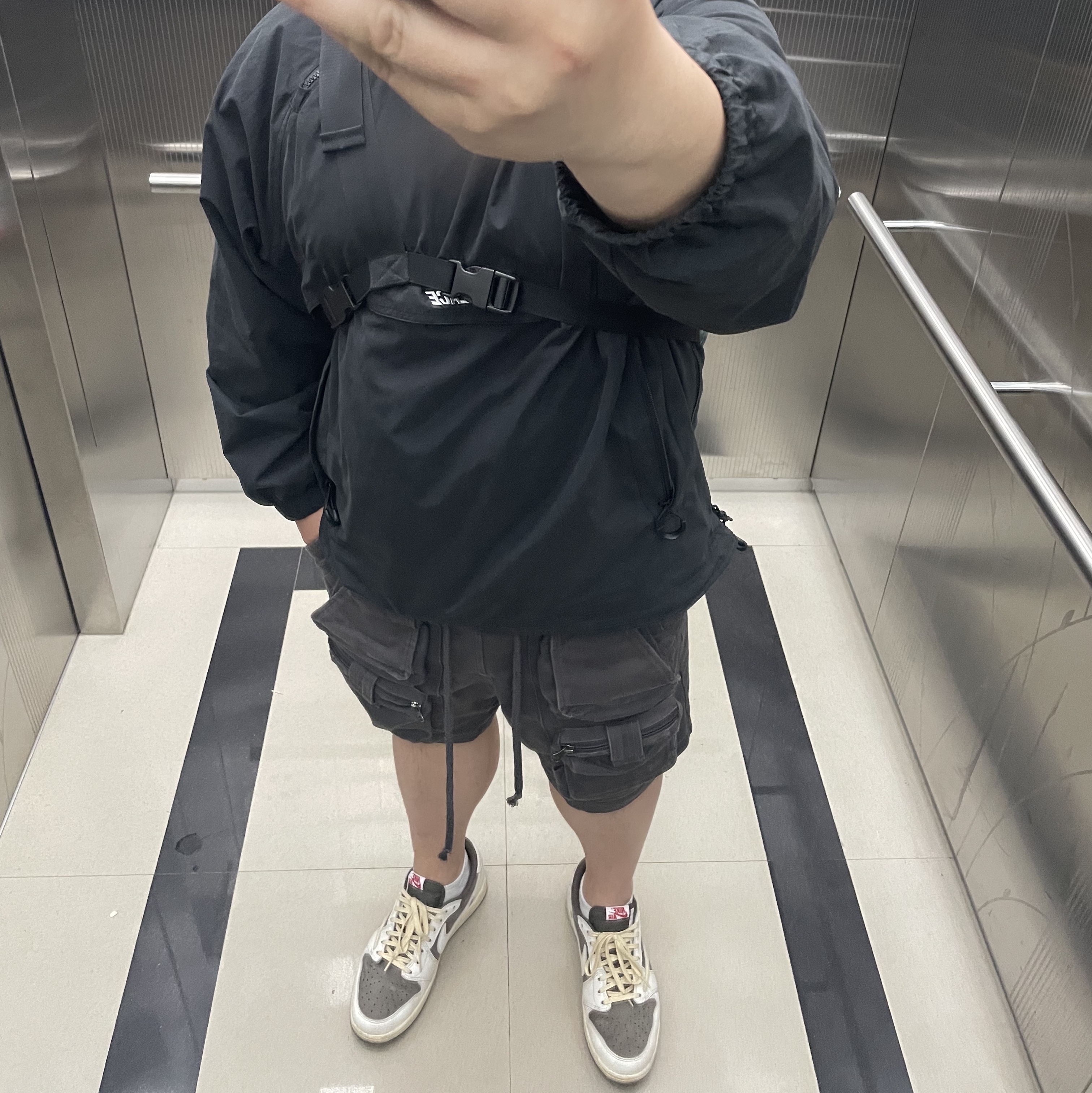 Jordan 1 x Travis Scott Retro Low OG SP Sail and Ridgerock, Supreme x Stone Island Painted Camo Nylon Shoulder Bag Dark Teal - 20FW 착용 스타일