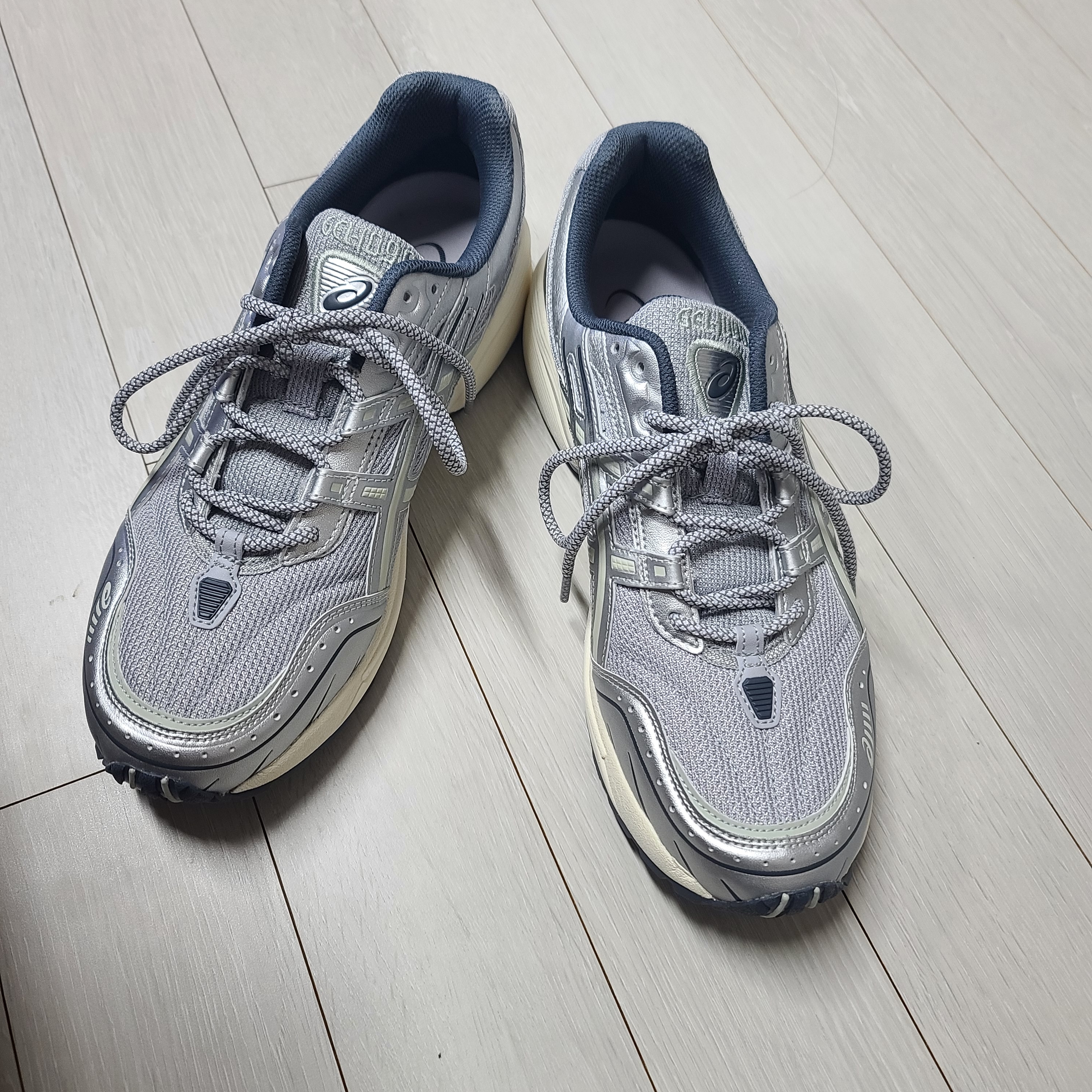 Asics Gel-1090 Piedmont Grey 착용 스타일
