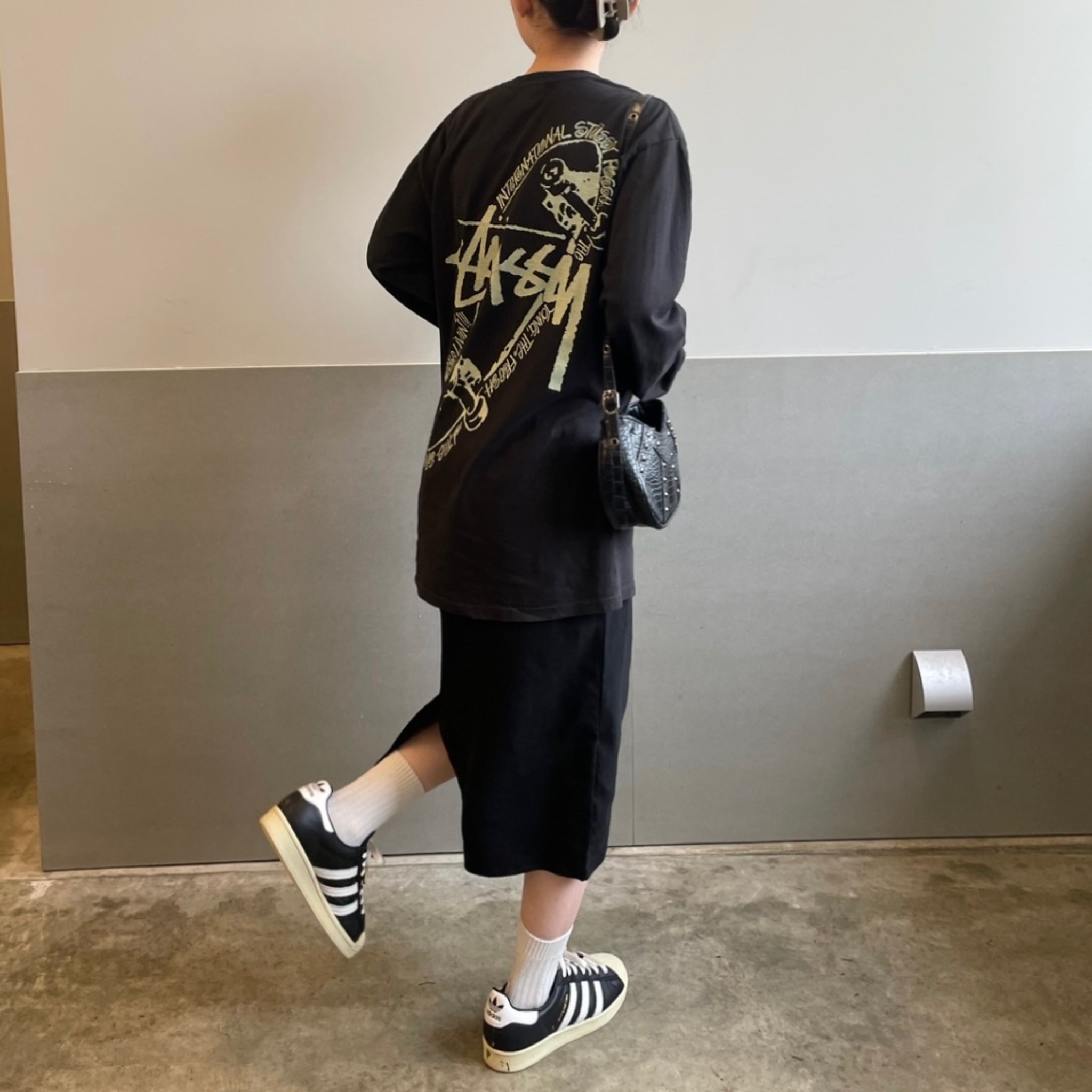 Adidas Superstar 82 Black White, Adidas Superstar 82 FI Core Black 착용 스타일 - 1