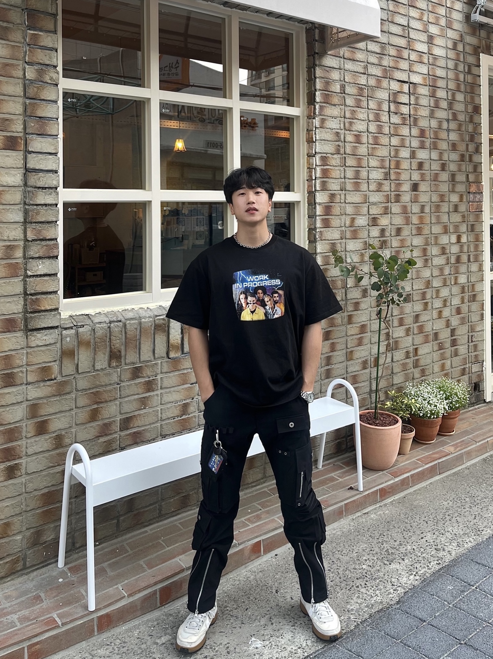 나이키 x 톰 삭스 제너럴 퍼포즈 슈 라이트 크림, 휴먼 메이드 밀리터리 카드 케이스 블랙 착용 스타일 - 1