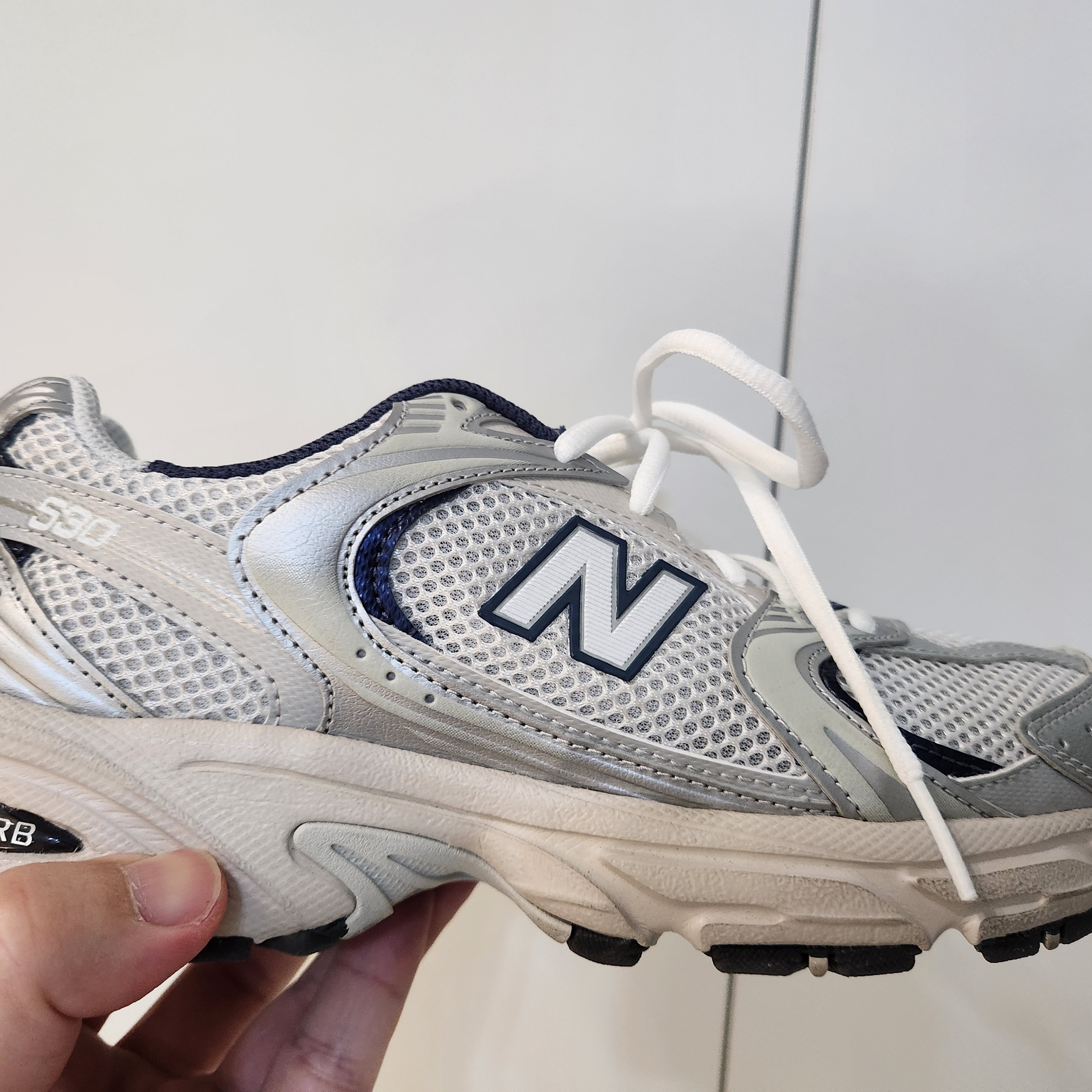 New Balance 530 Steel Grey 착용 스타일