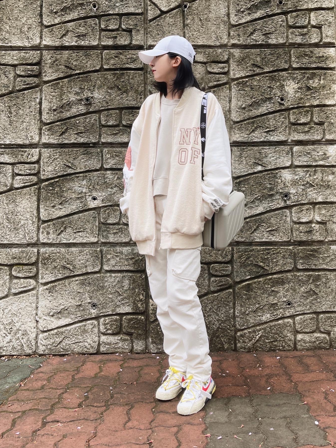 Off-White x Amore Pacific Protection Box (Without Cosmetics), Nike x Off-White Blazer Low '77 White and University Red 착용 스타일