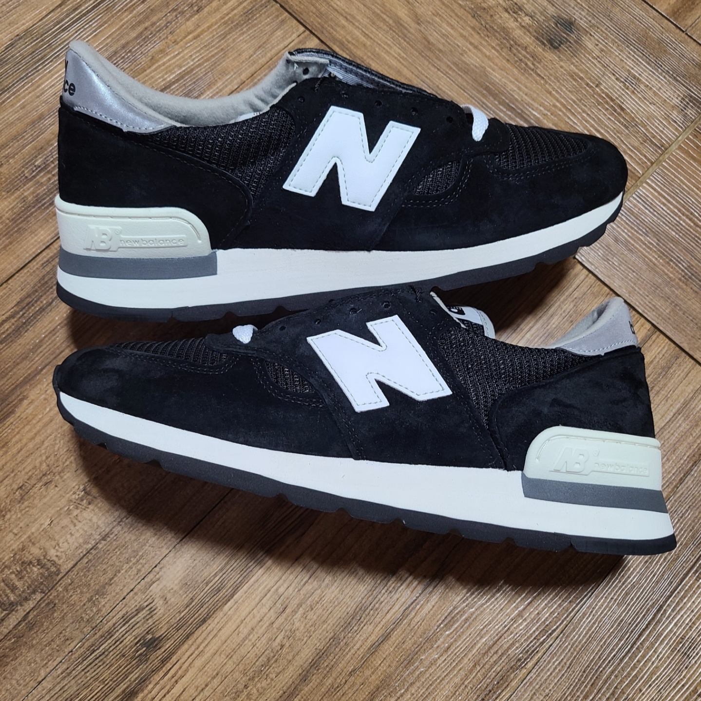 New Balance 990v1 Made in USA Black 착용 스타일