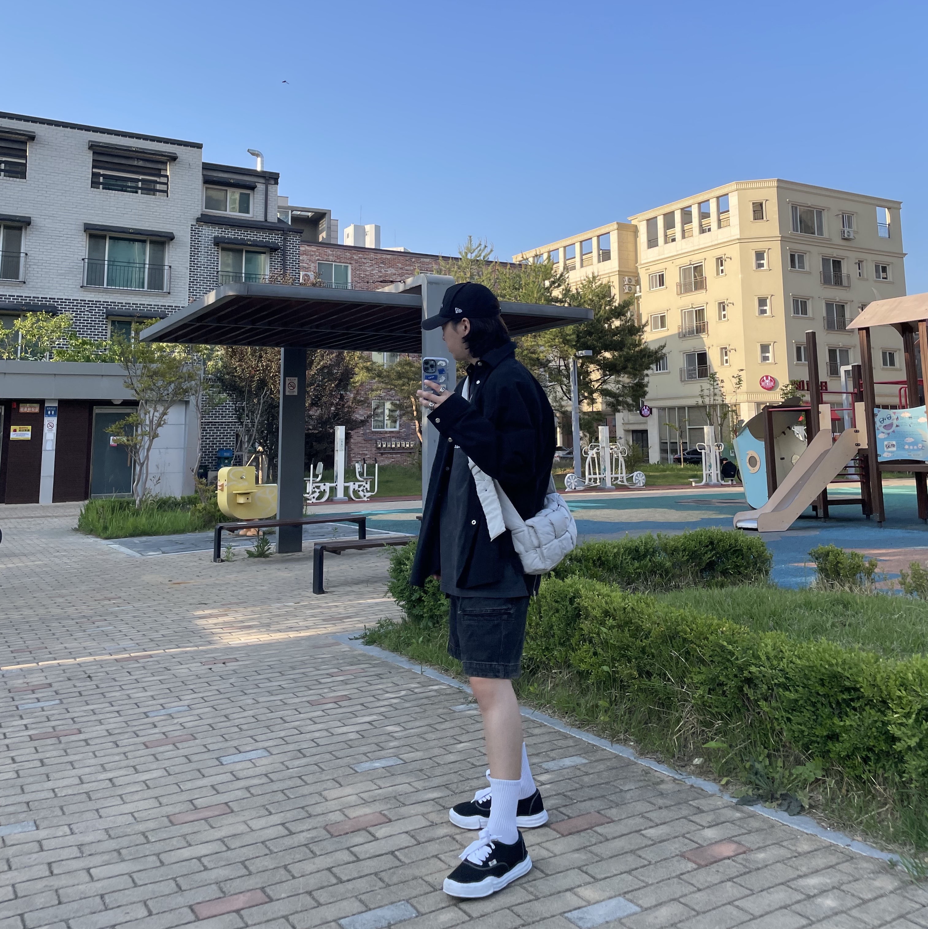 Bottega Veneta Padded Tech Cassette Frost, Maison Mihara Yasuhiro Baker OG Sole Canvas Low Cut Sneakers Black 착용 스타일 - 2