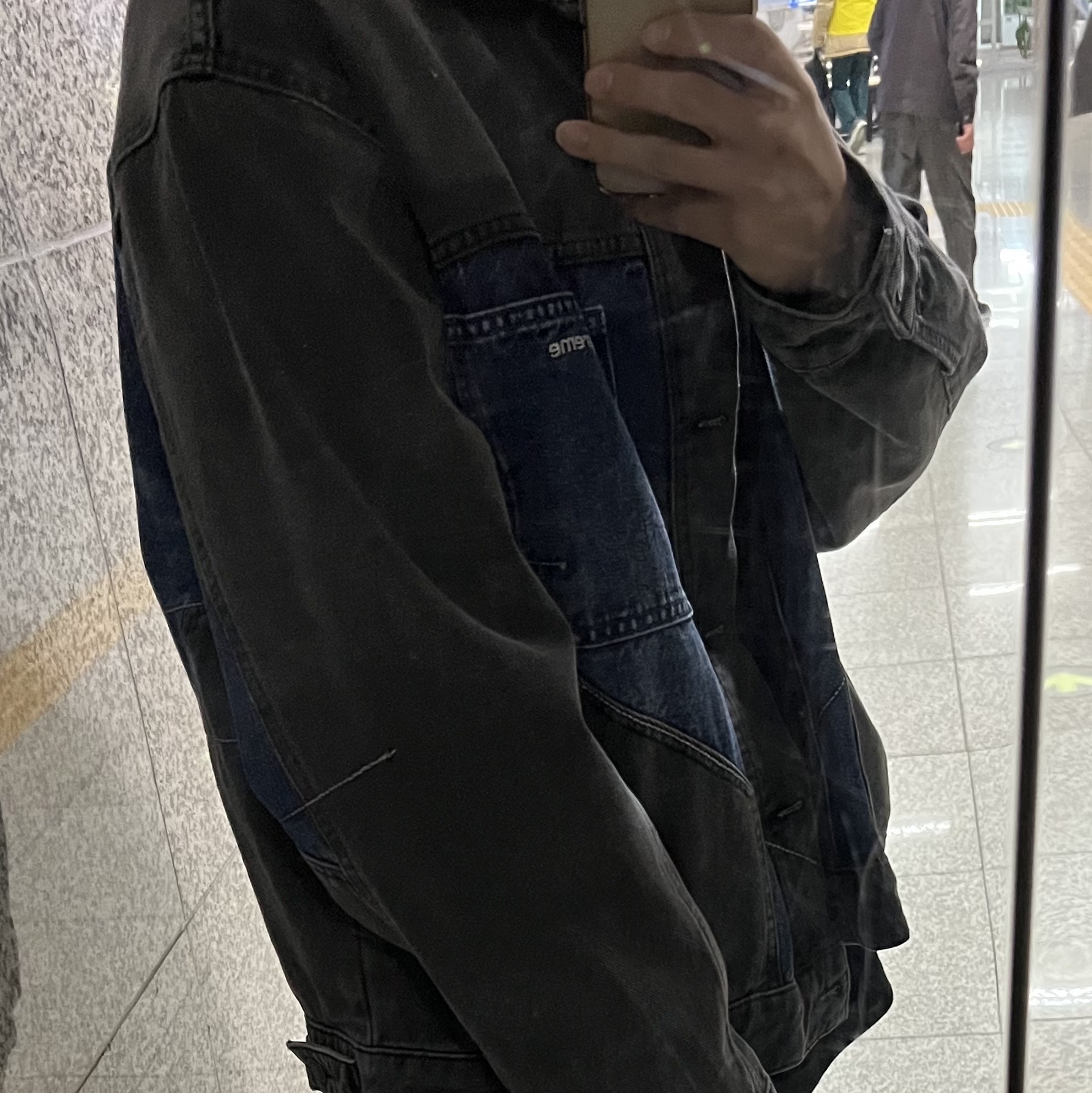 슈프림 투톤 패널드 데님 자켓 블랙 - 22FW 착용 스타일