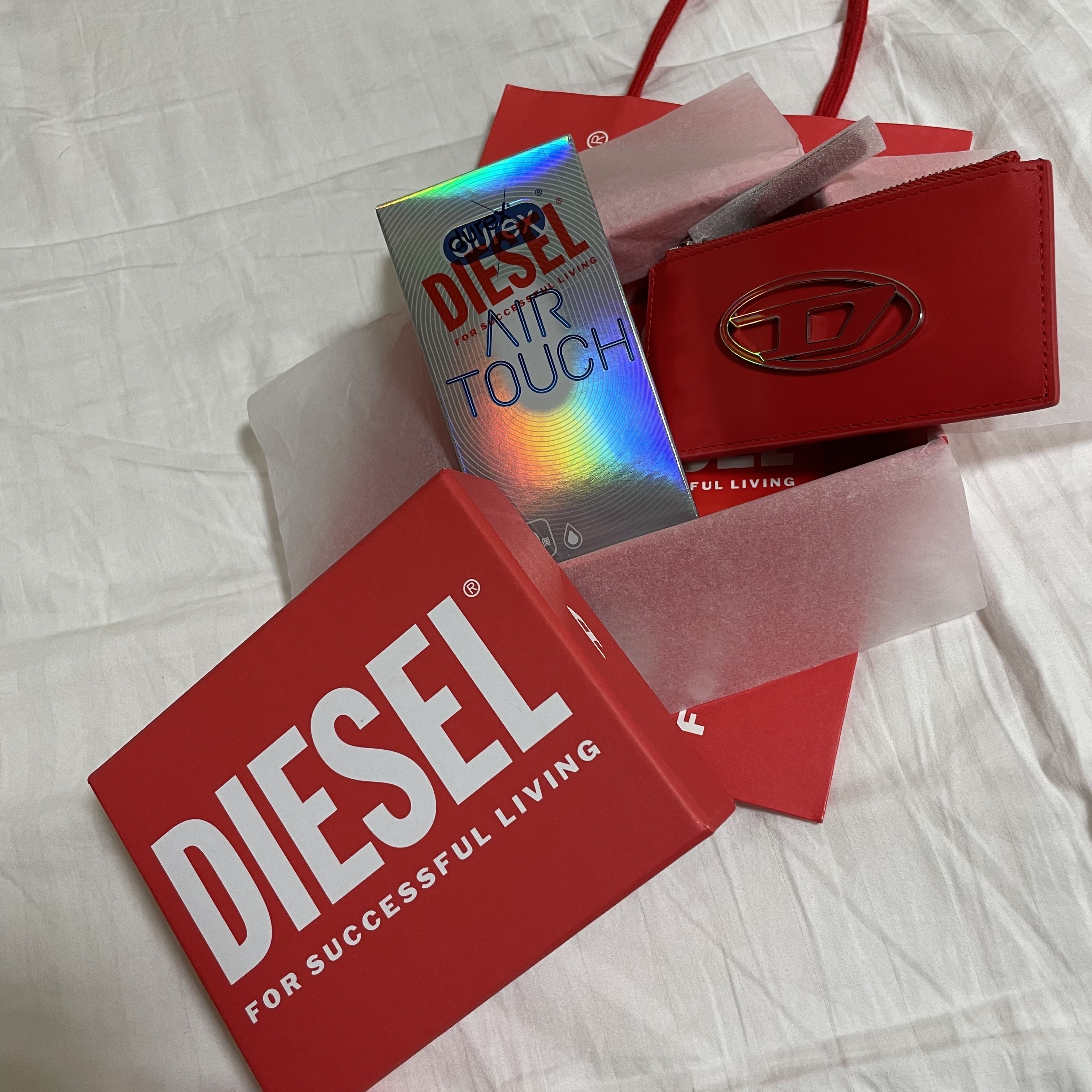 Diesel Paoulina Zipped Card Holder with Logo Red 착용 스타일