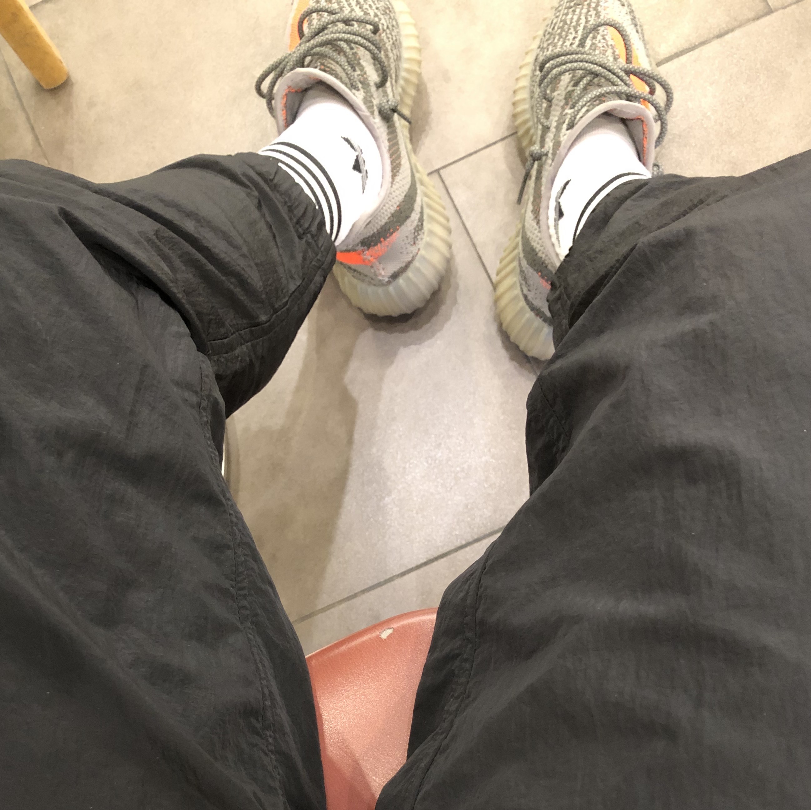 Adidas Yeezy Boost 350 V2 Beluga 착용 스타일