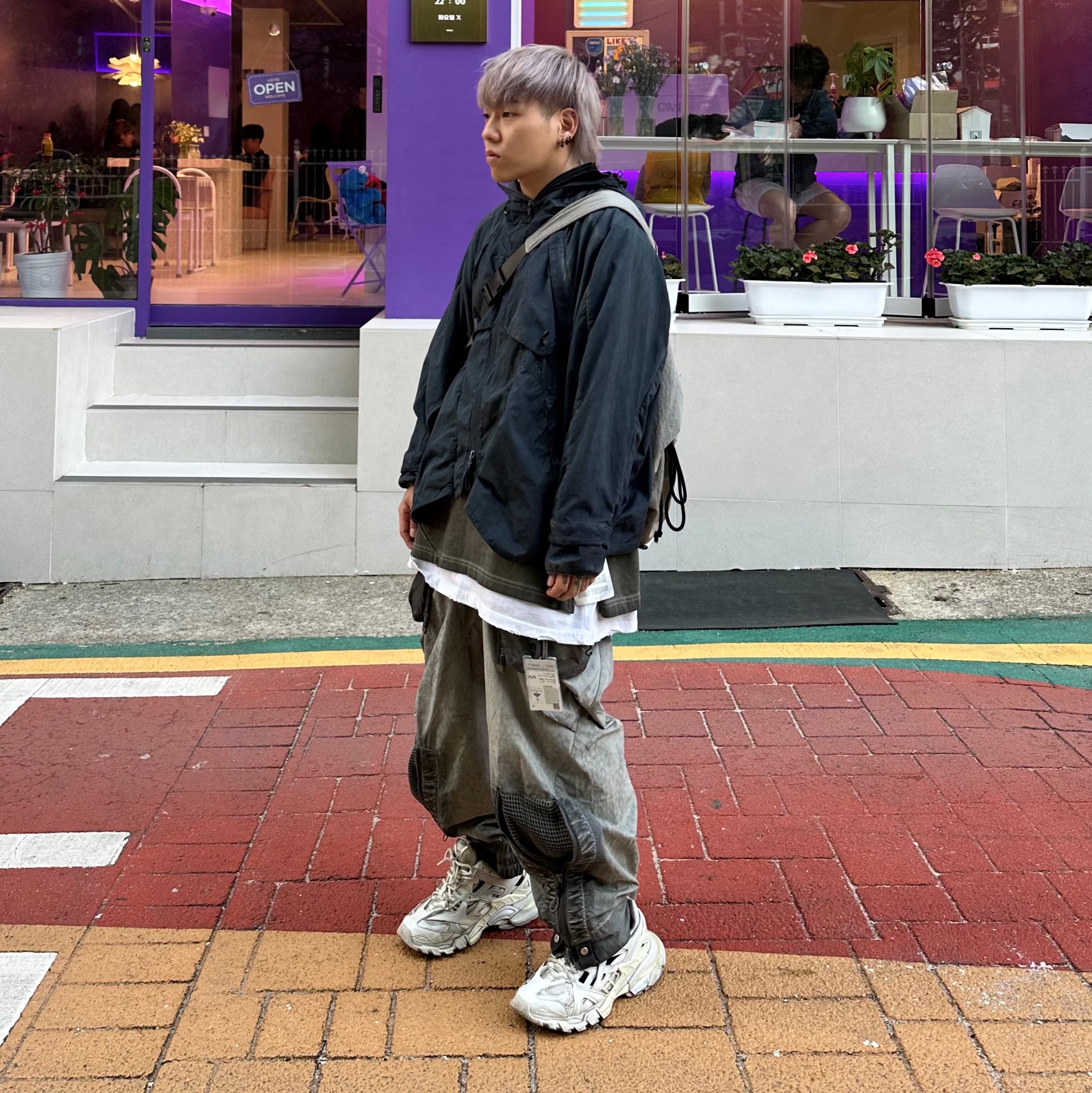 Balenciaga Track.2 Sneakers White 착용 스타일 - 2