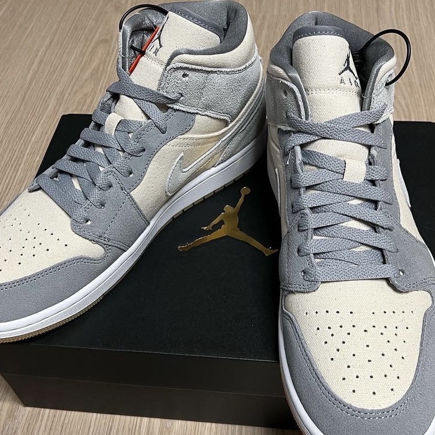 Jordan 1 Mid SE Coconut Milk Particle Grey 착용 스타일