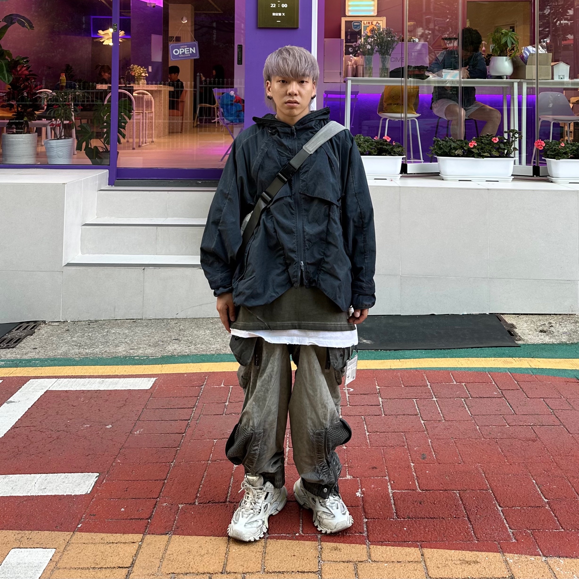 Balenciaga Track.2 Sneakers White 착용 스타일 - 1