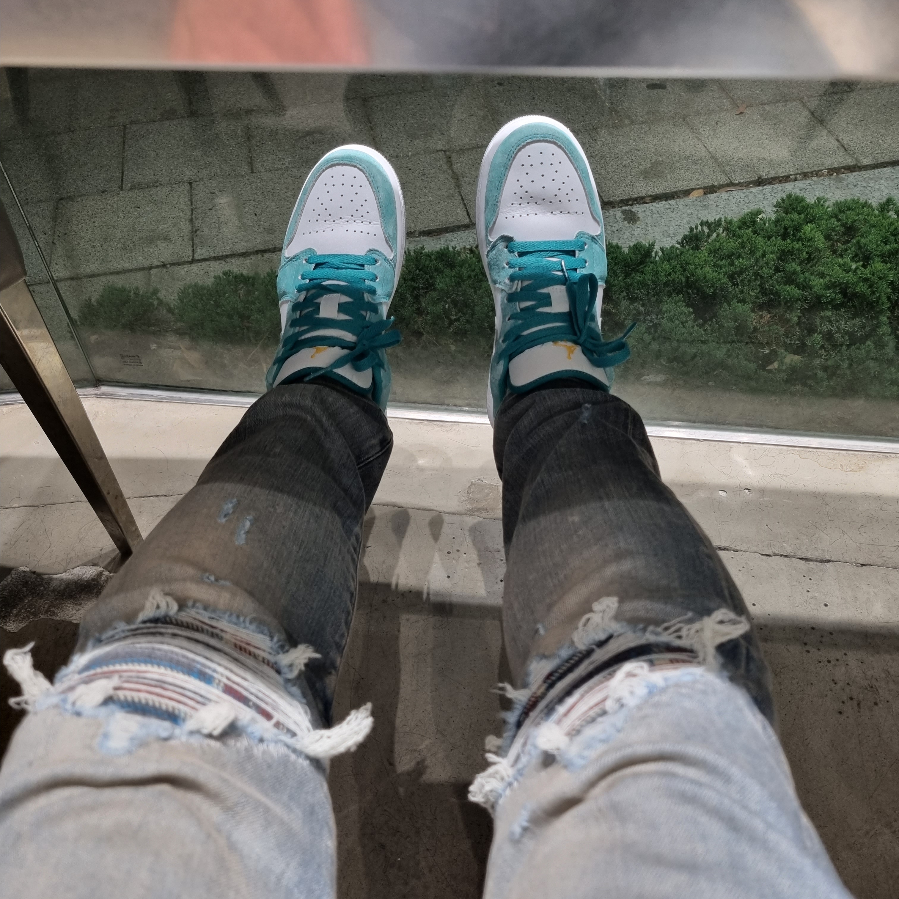 Jordan 1 Low SE New Emerald 착용 스타일