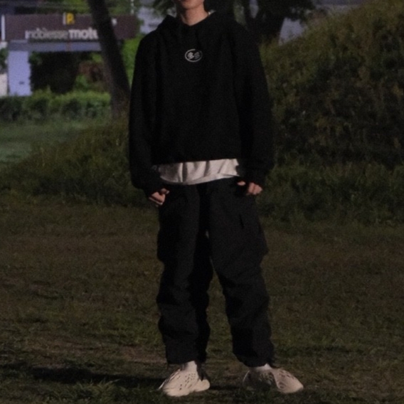 Dada Logo O-Ring Hoodie Black 착용 스타일
