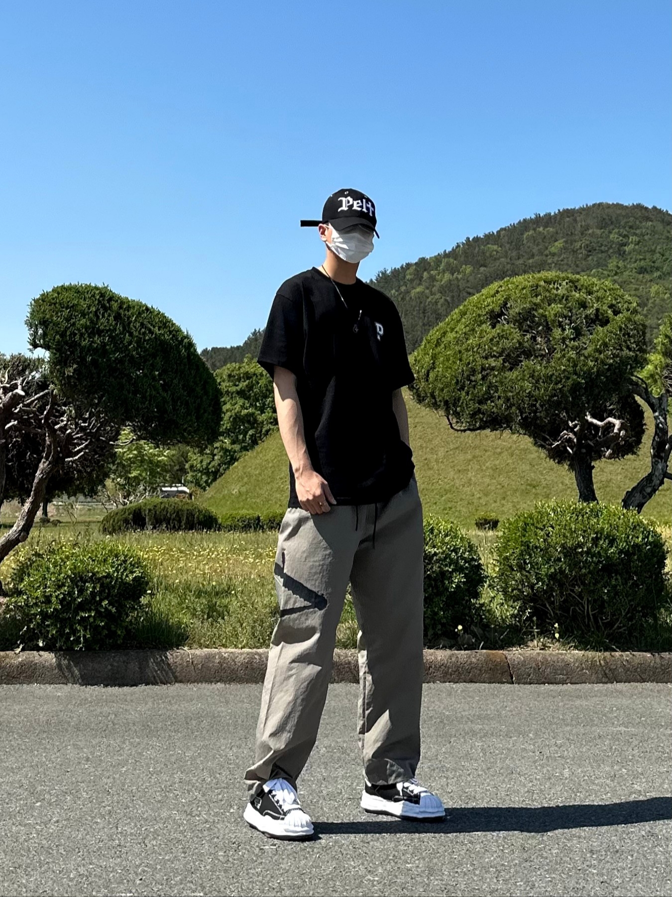Maison Mihara Yasuhiro Blakey OG Sole Canvas Low-top Sneakers Black White 착용 스타일 - 5