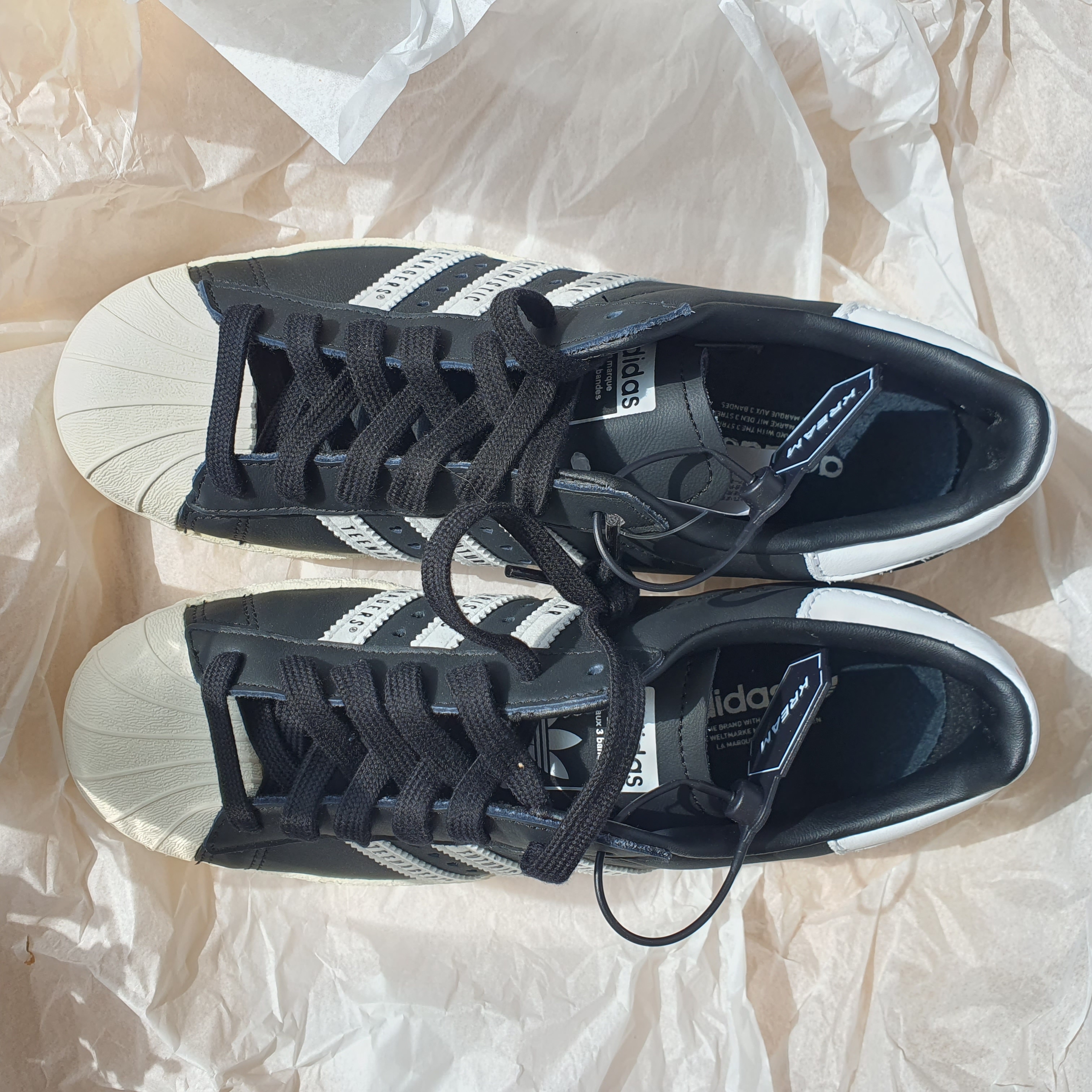 Adidas x Human Made Superstar Black White 착용 스타일 - 3