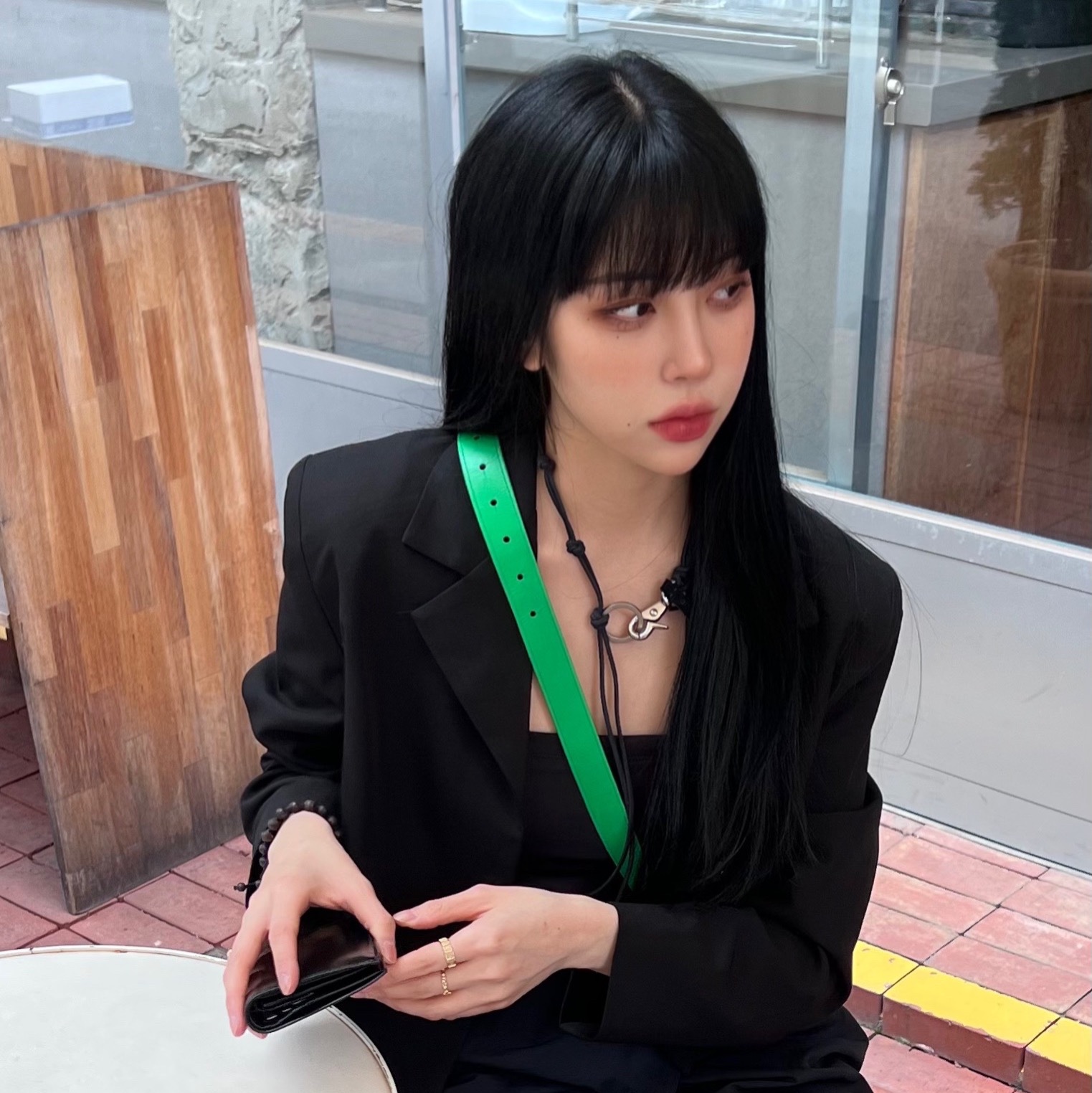 Our Legacy Ladon Leather Keychain Black, Nars Air Matte Lip Color Dolce Vita 착용 스타일 - 1