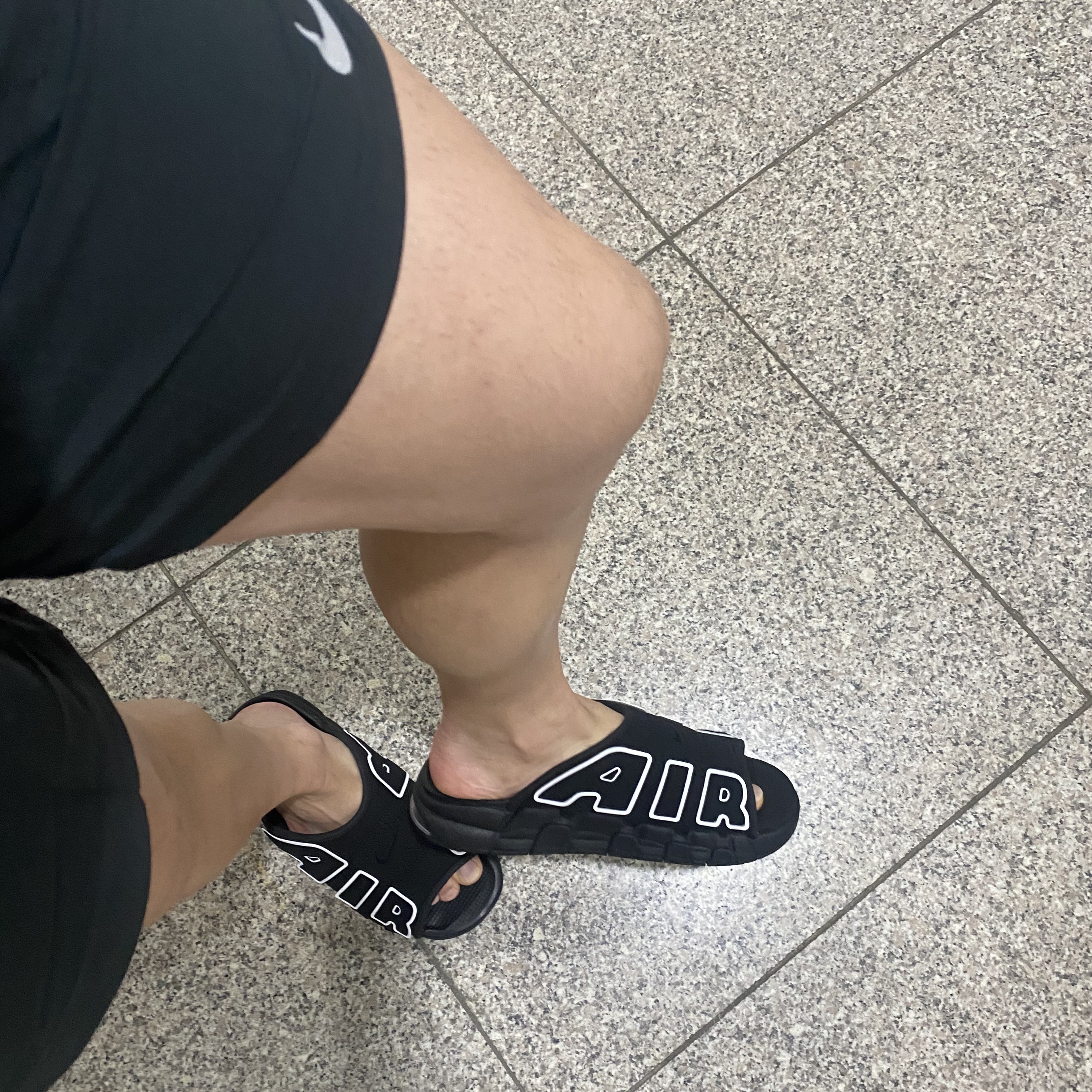 Nike Air More Uptempo Slide Black White 착용 스타일